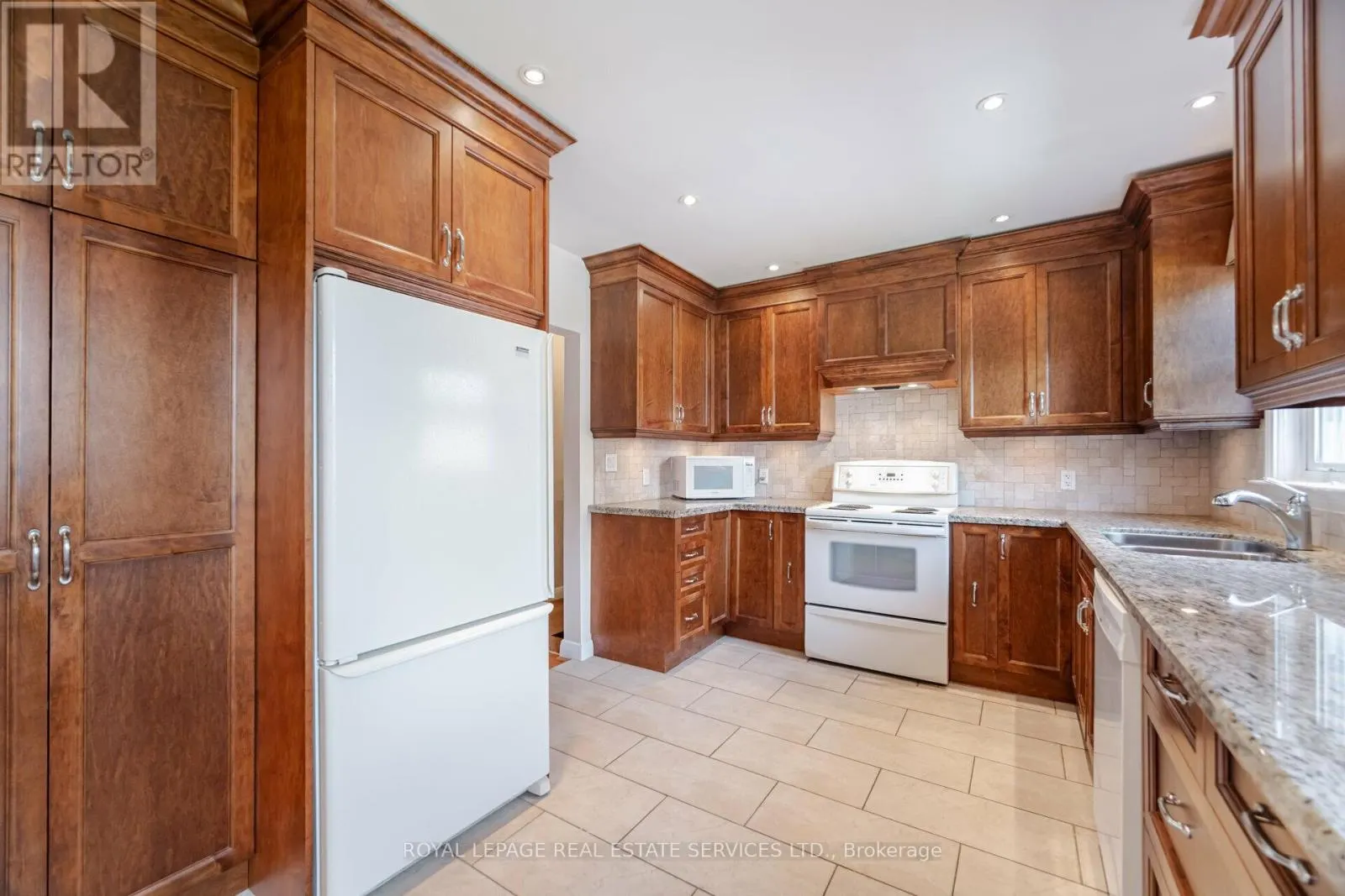 44 MAPLE AVENUE N