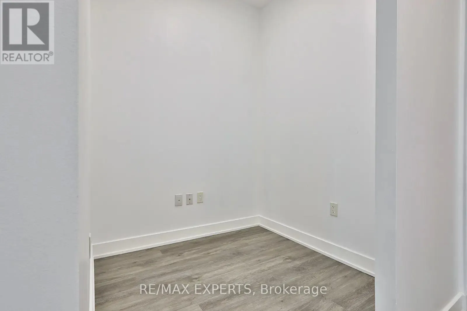 3703 - 20 SHORE BREEZE DRIVE