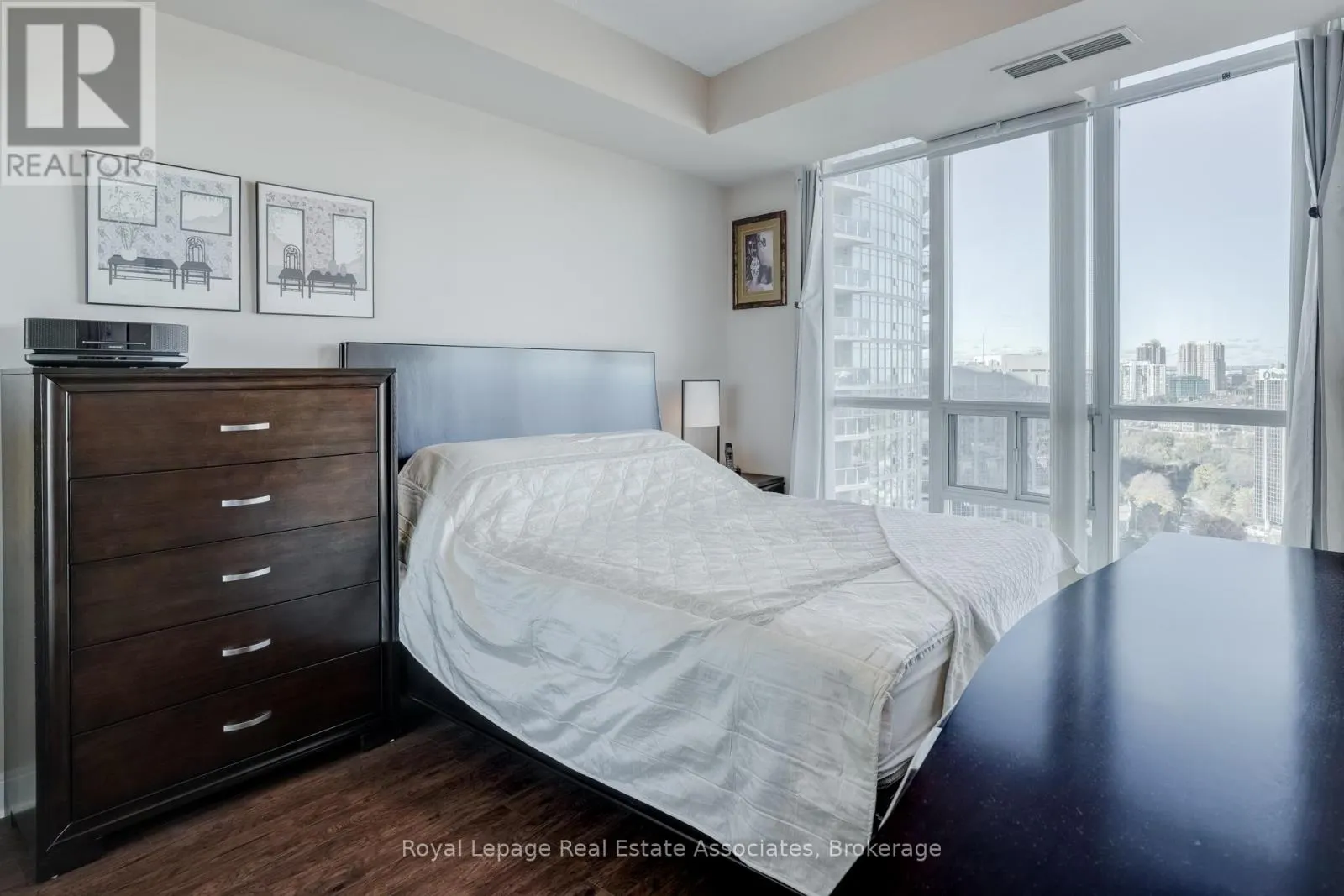 2410 - 90 ABSOLUTE AVENUE