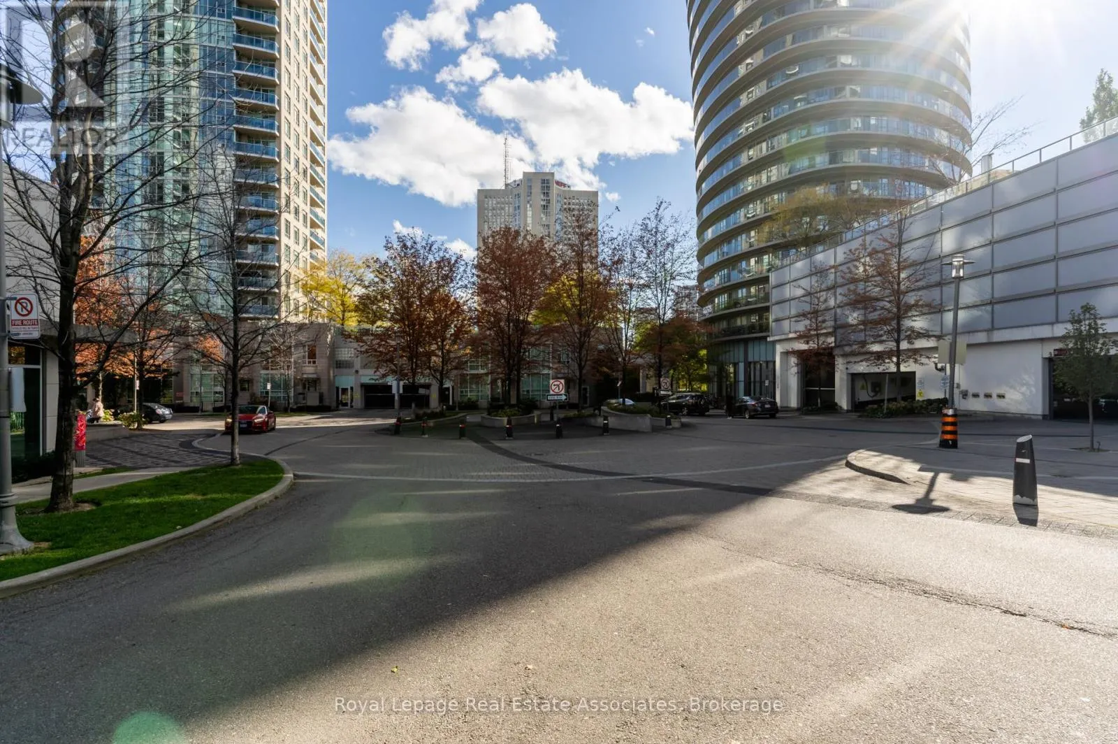 2410 - 90 ABSOLUTE AVENUE