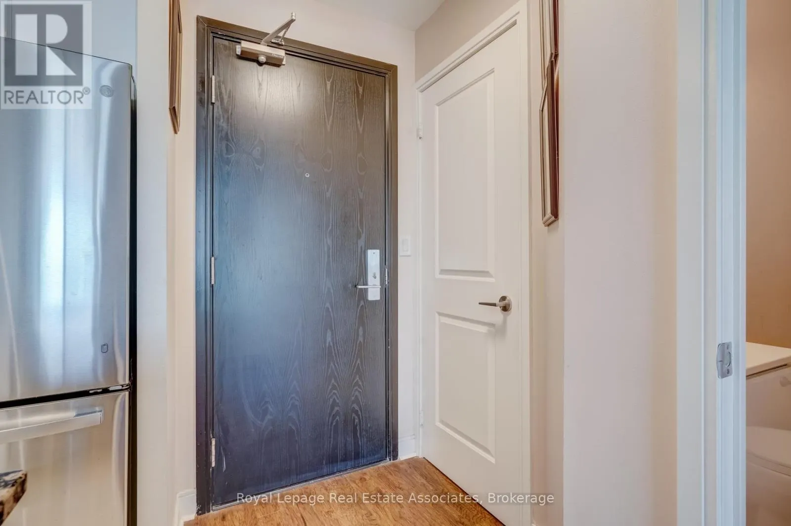 2410 - 90 ABSOLUTE AVENUE