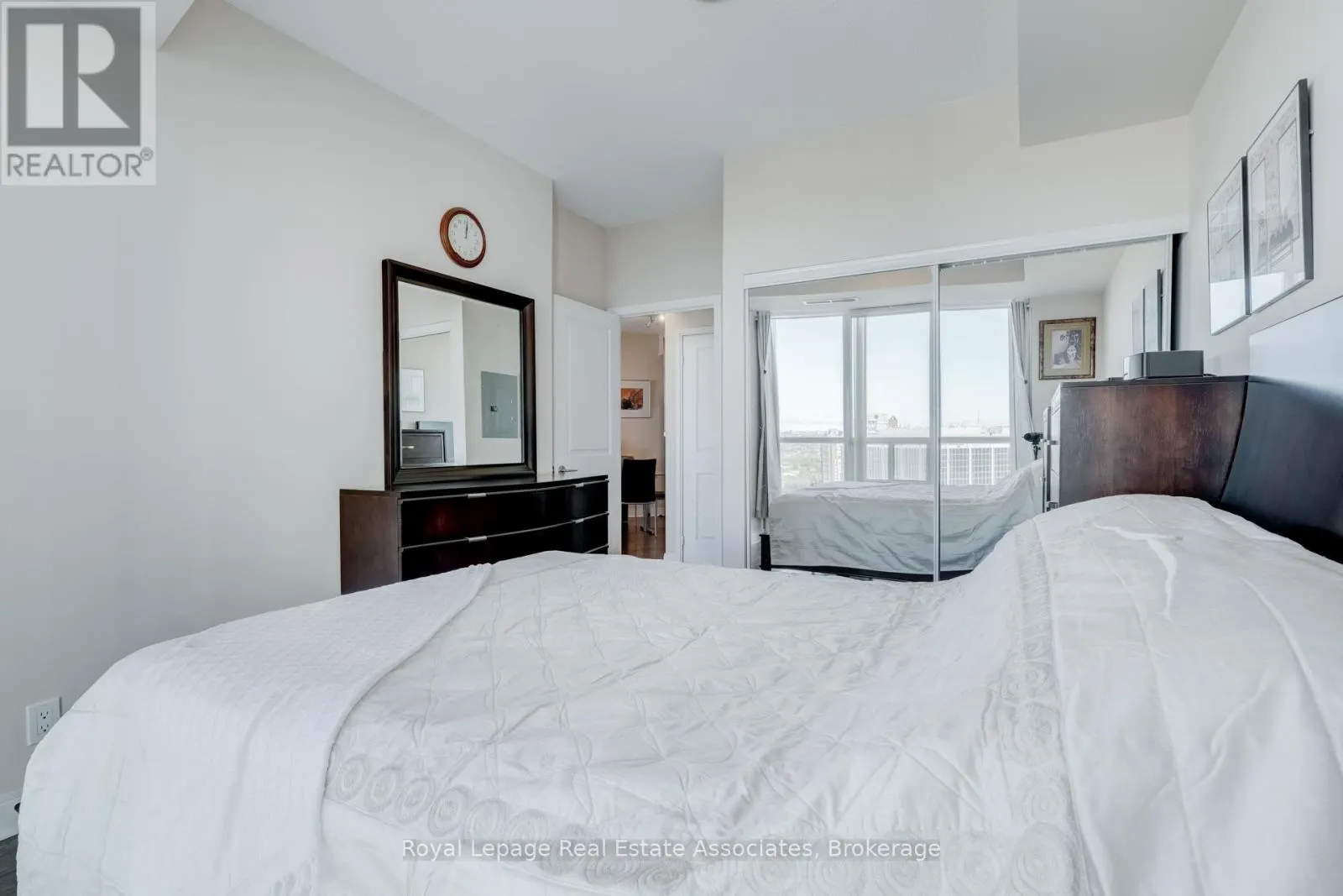 2410 - 90 ABSOLUTE AVENUE