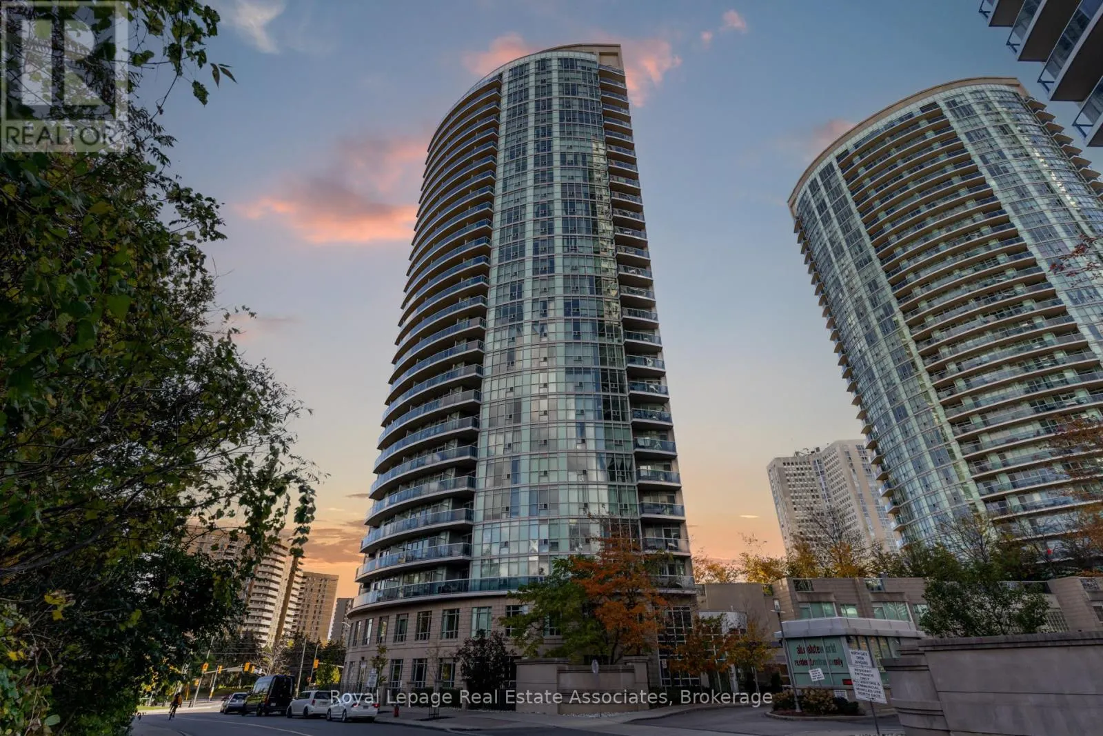 2410 - 90 ABSOLUTE AVENUE