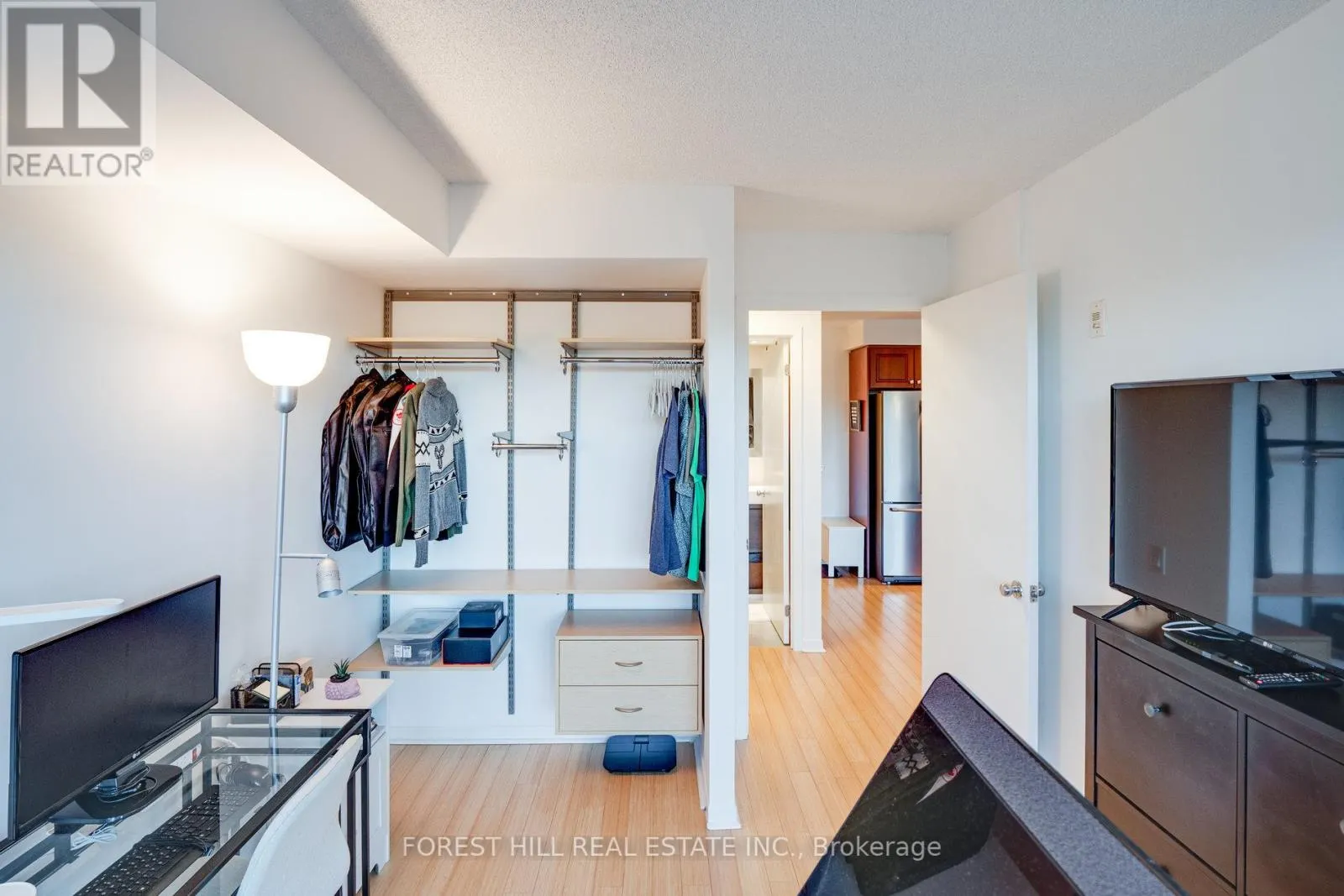301 - 1040 THE QUEENSWAY AVENUE