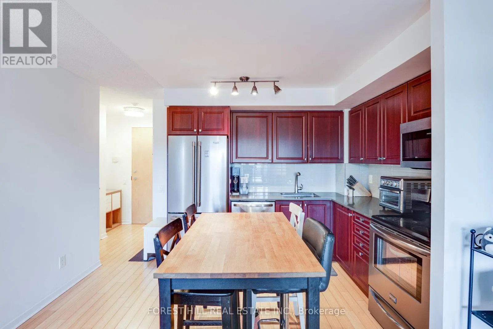 301 - 1040 THE QUEENSWAY AVENUE