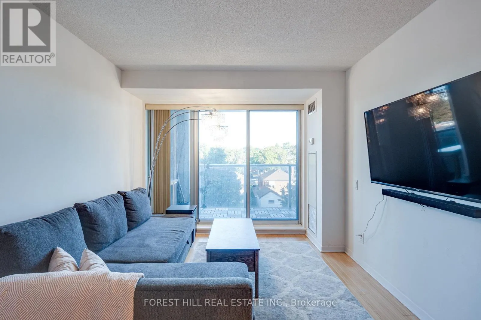 301 - 1040 THE QUEENSWAY AVENUE
