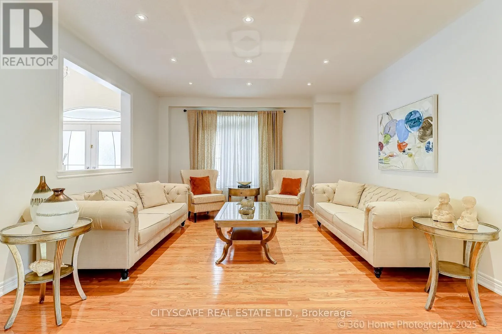 4 HELLYER AVENUE