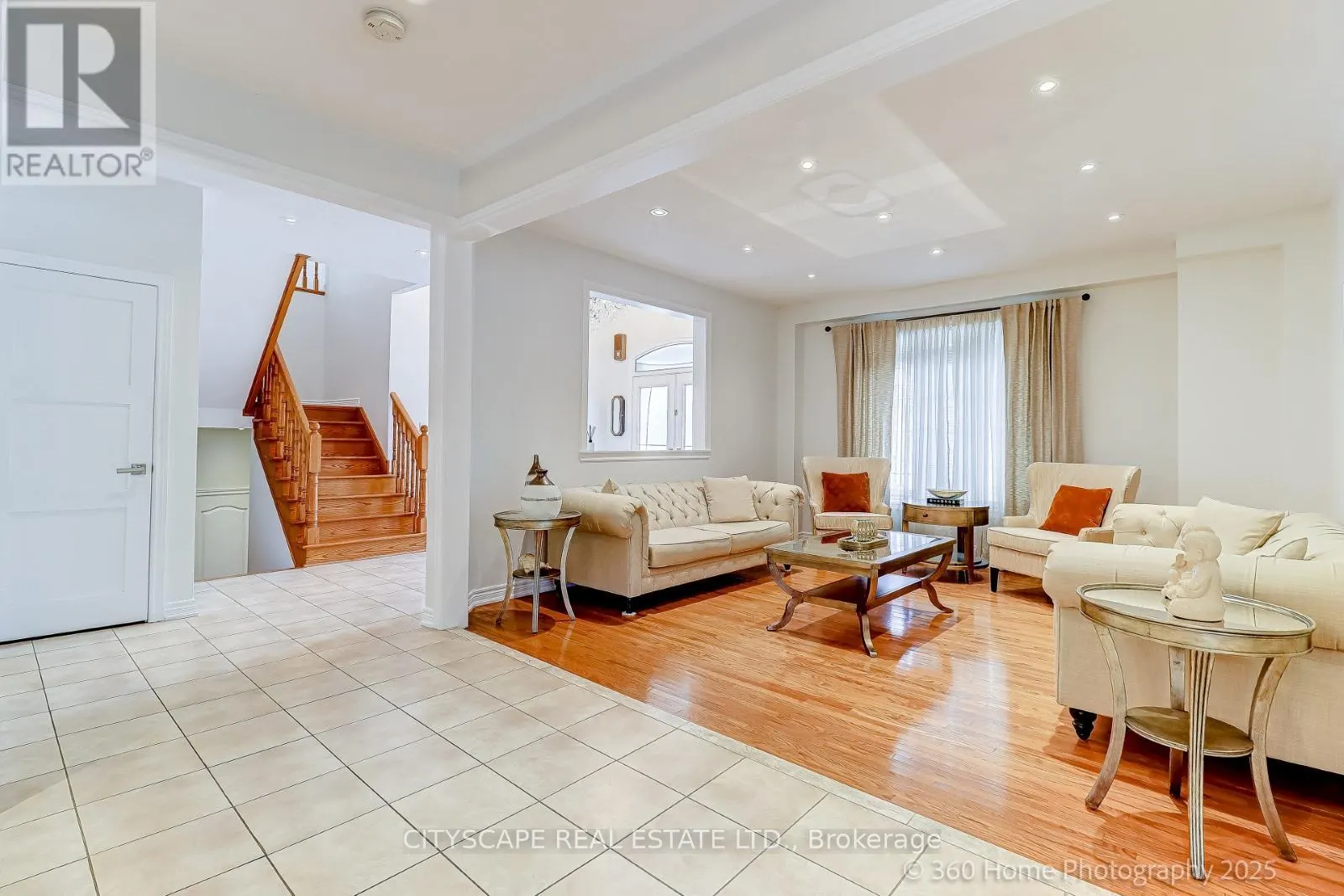 4 HELLYER AVENUE