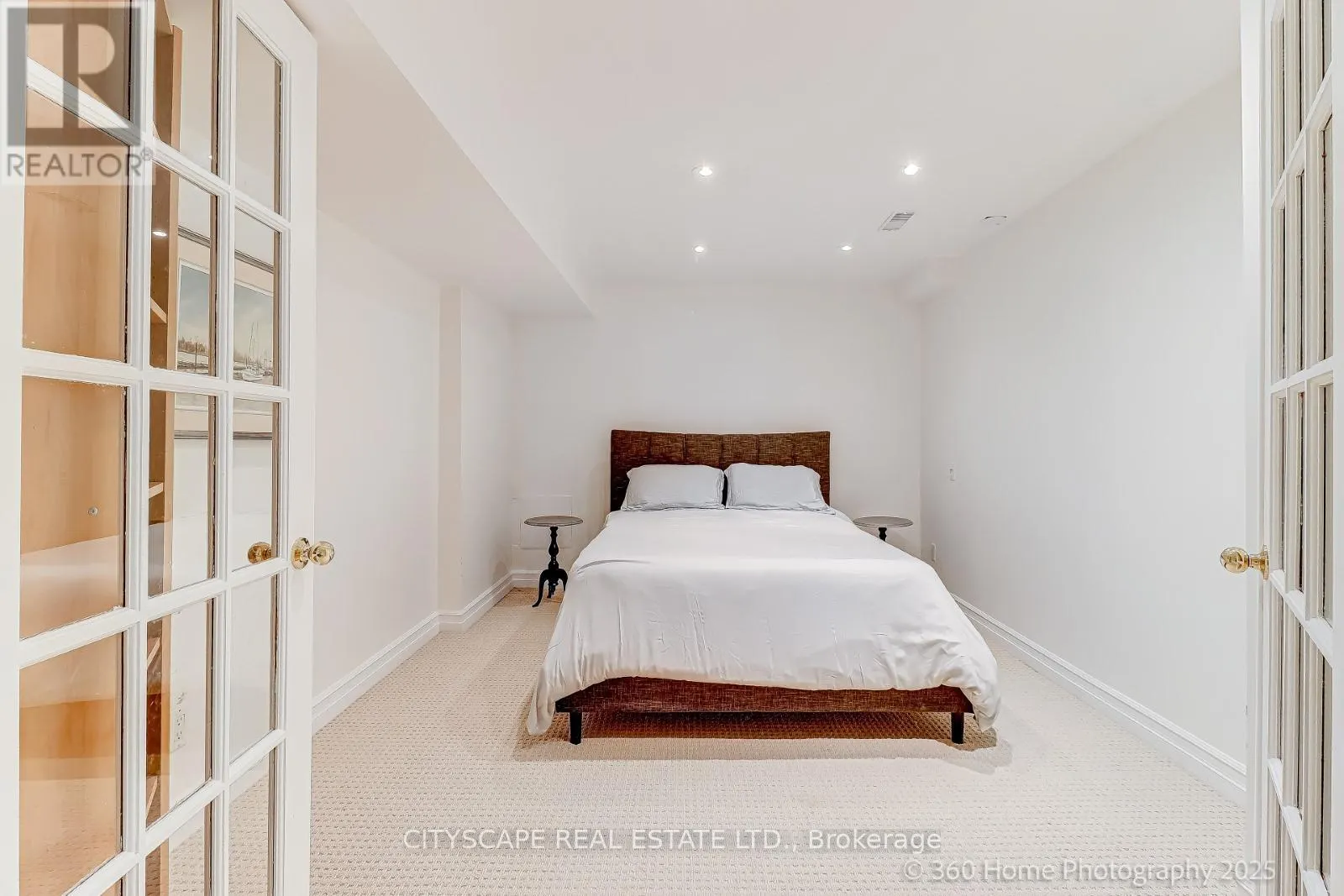 4 HELLYER AVENUE