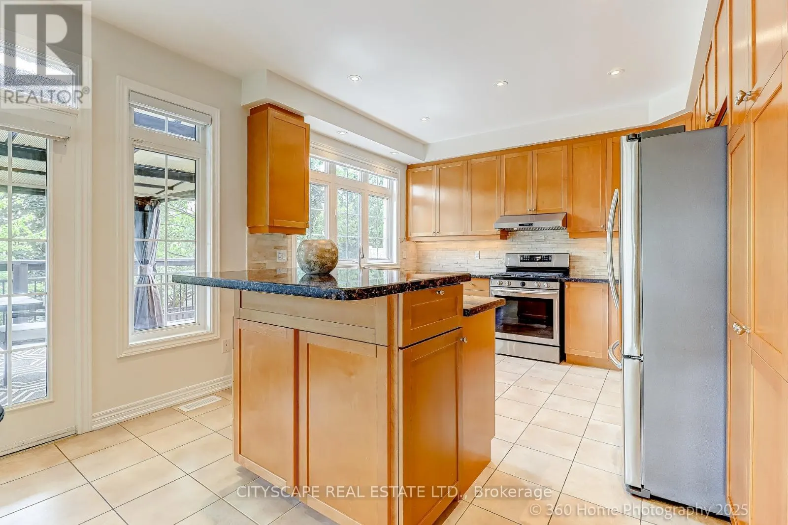 4 HELLYER AVENUE