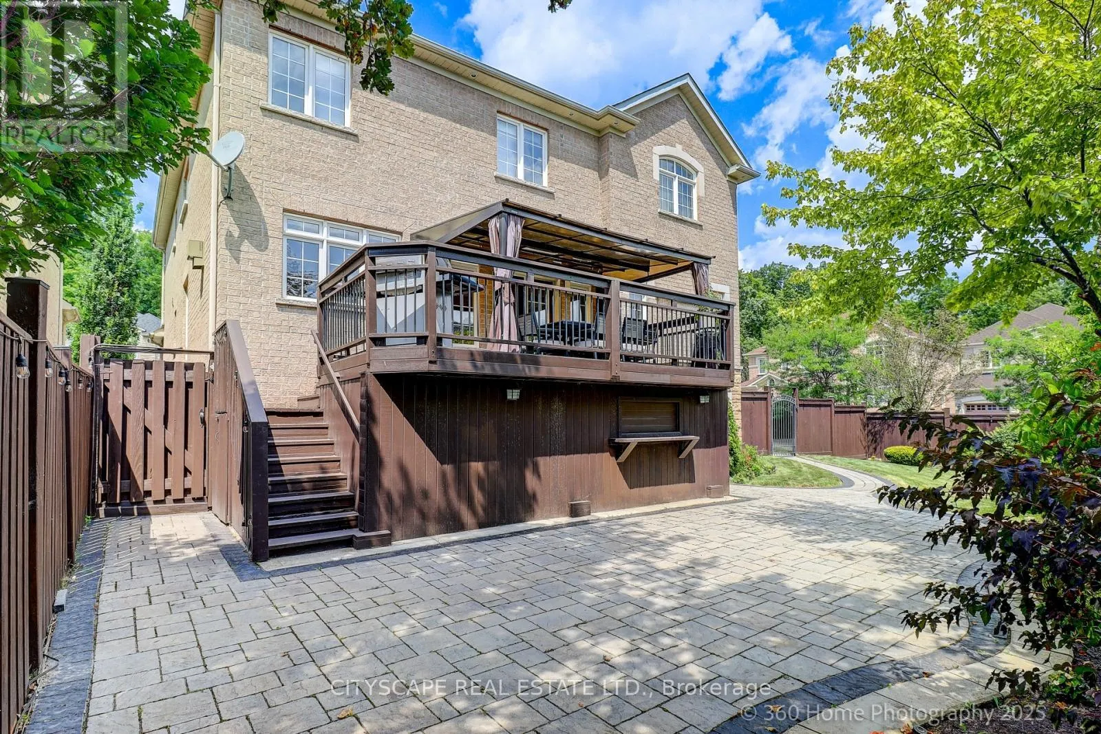 4 HELLYER AVENUE
