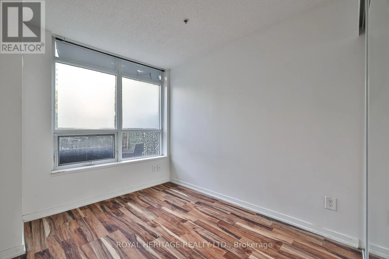104 - 38 JOE SHUSTER WAY