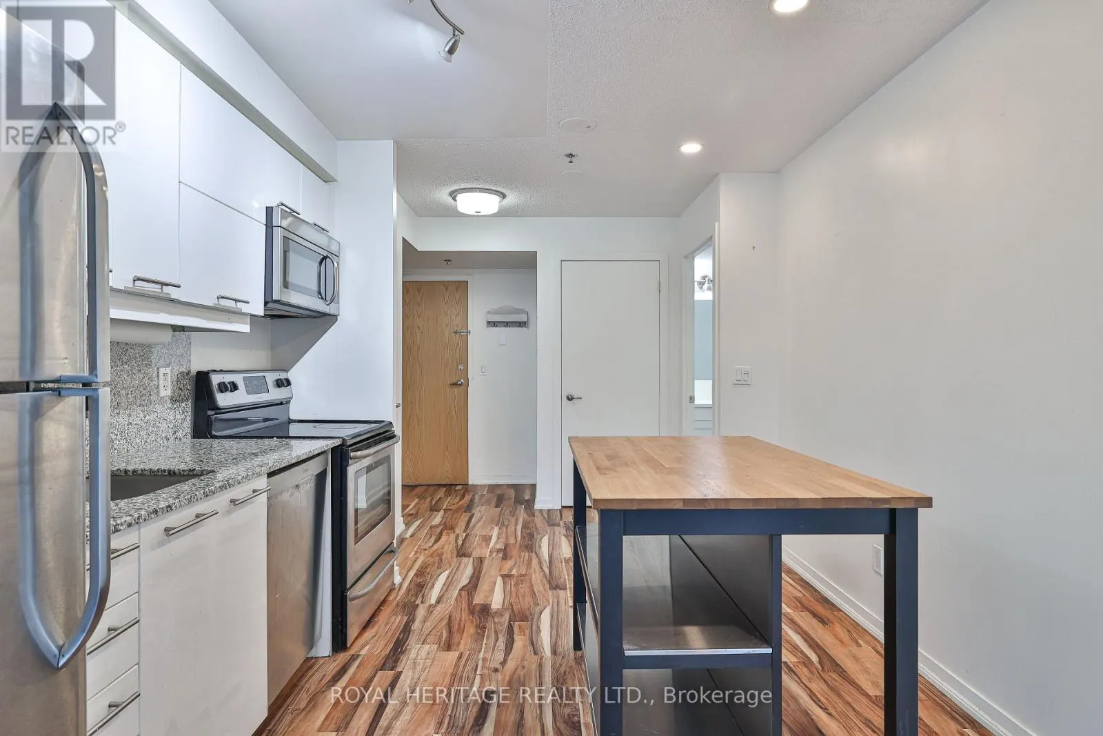 104 - 38 JOE SHUSTER WAY