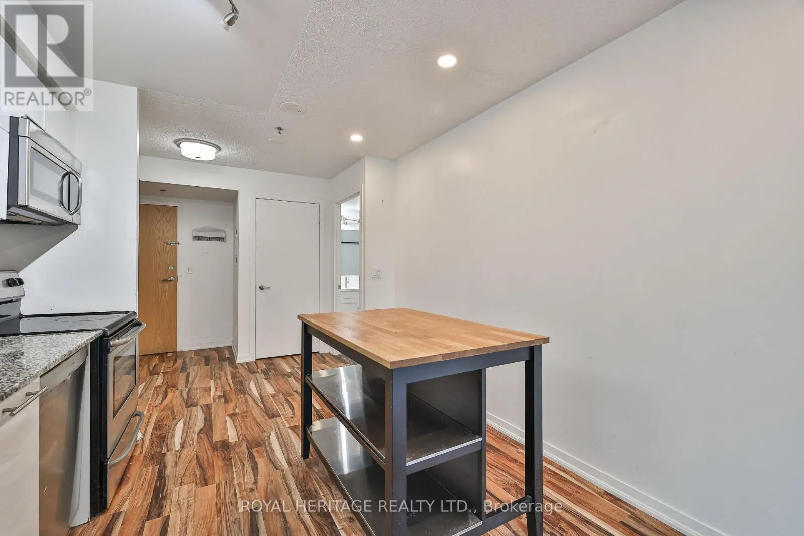 104 - 38 JOE SHUSTER WAY