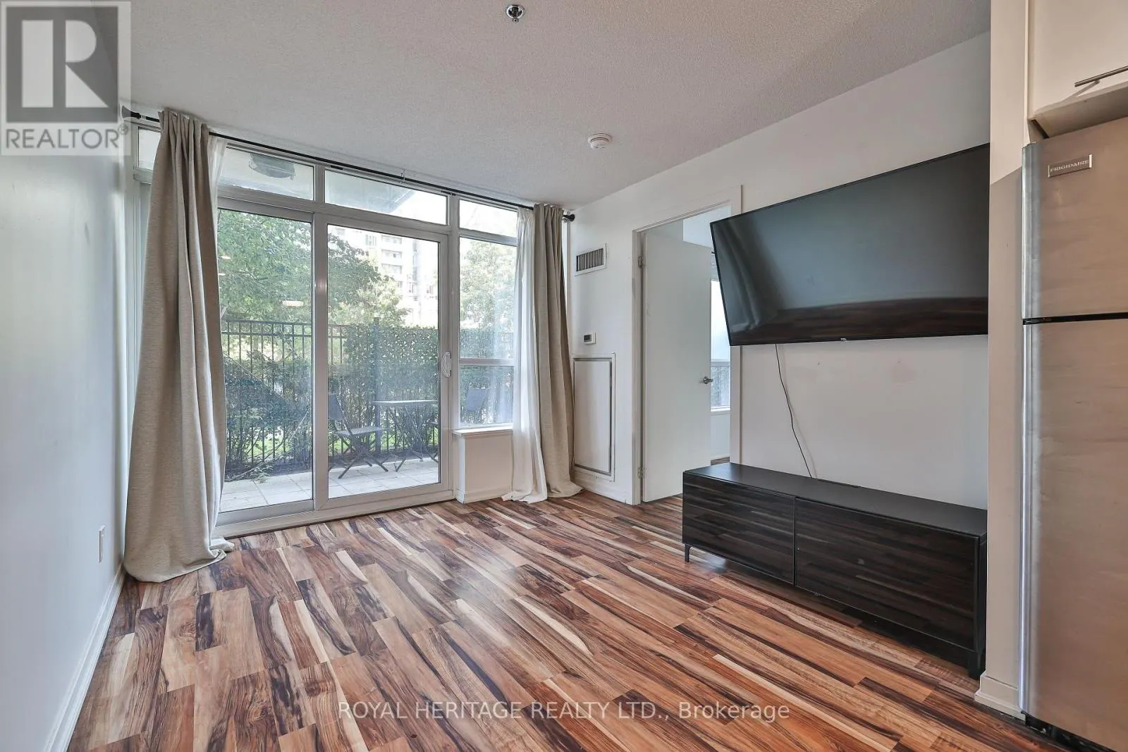 104 - 38 JOE SHUSTER WAY