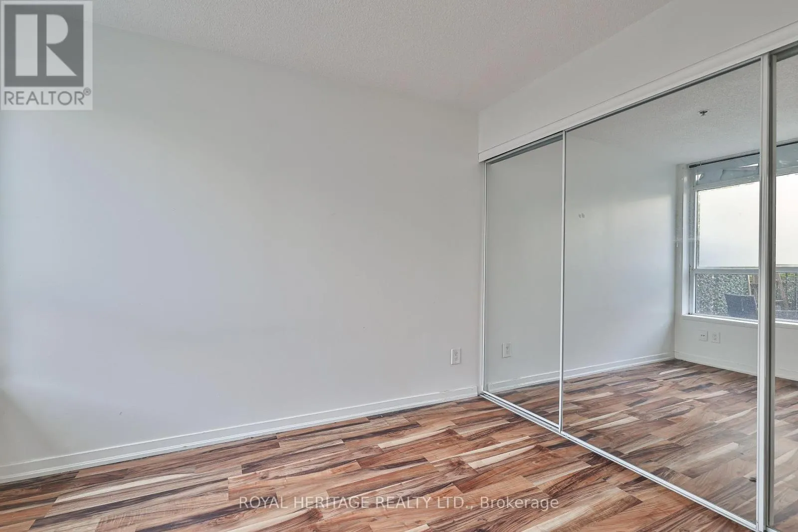 104 - 38 JOE SHUSTER WAY