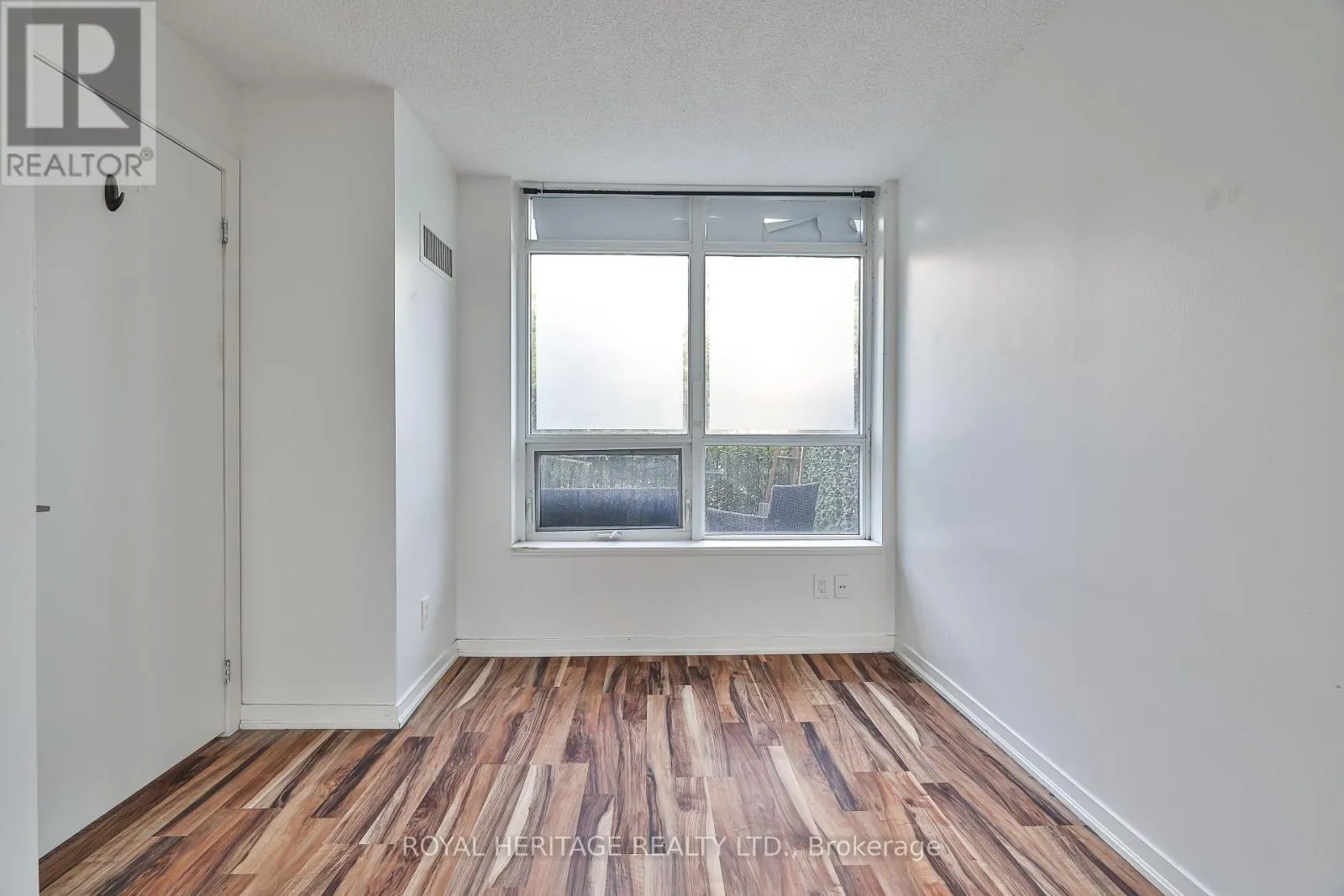 104 - 38 JOE SHUSTER WAY