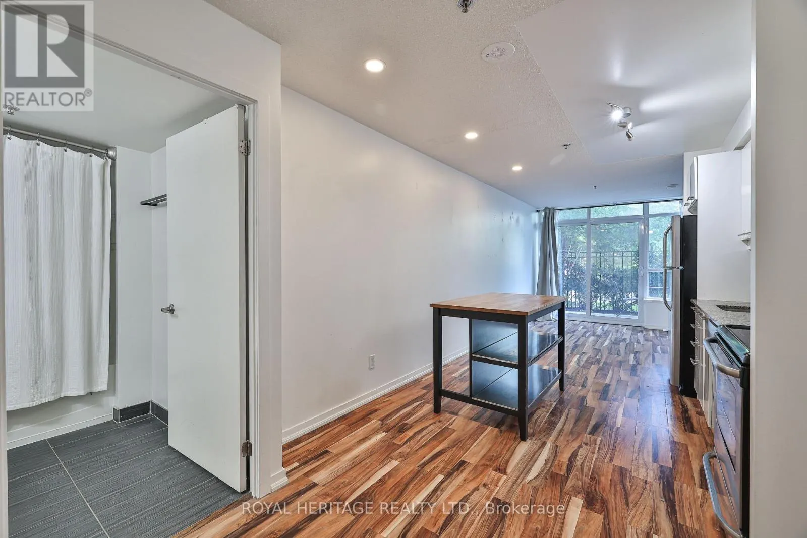 104 - 38 JOE SHUSTER WAY