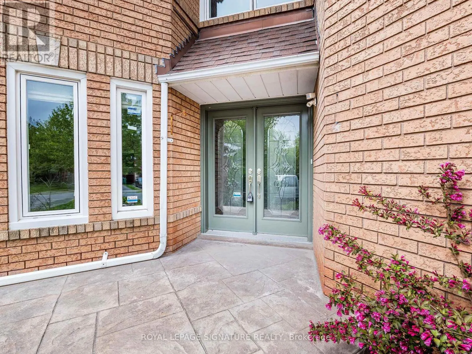 86 VALONIA DRIVE