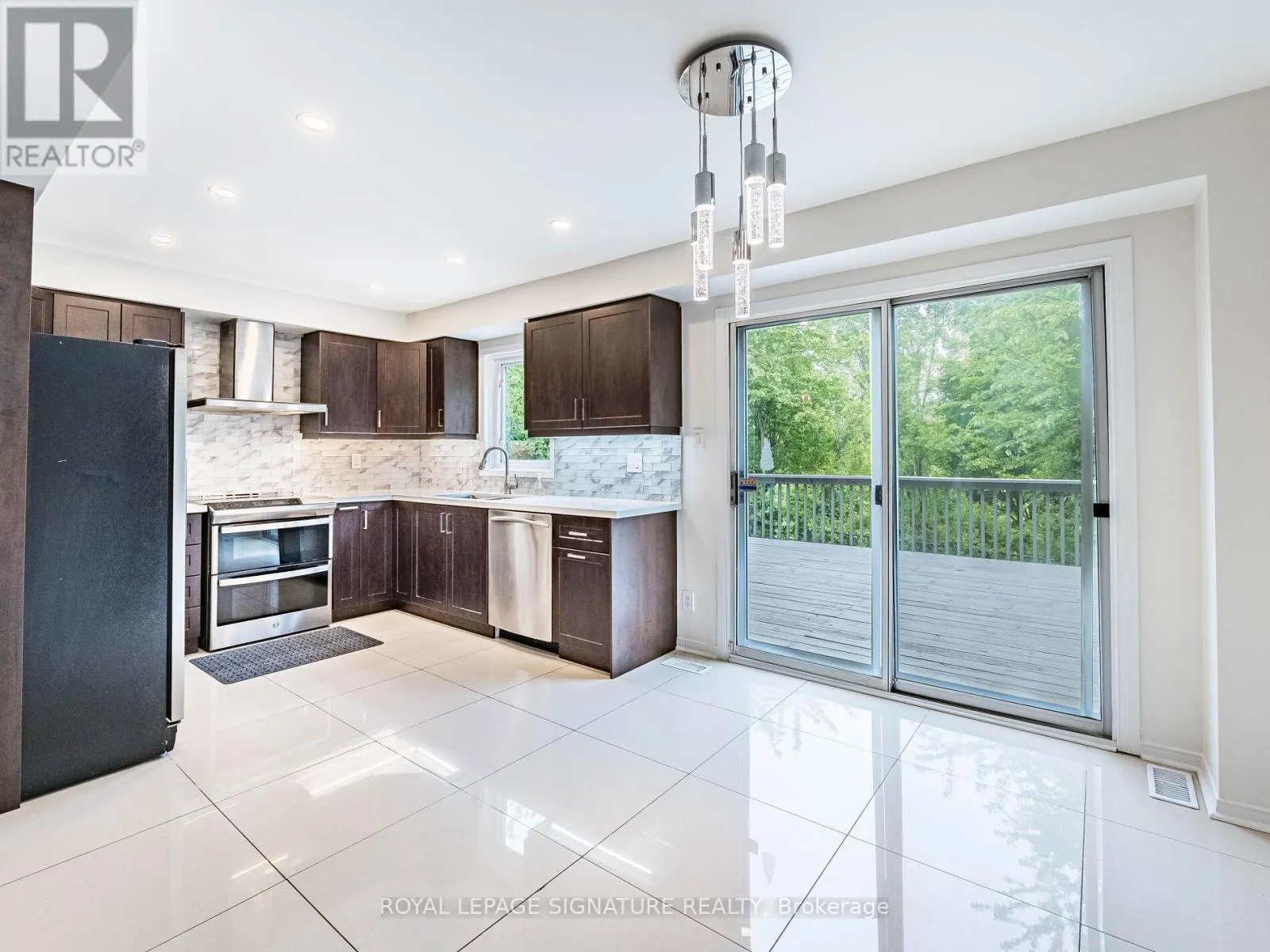 86 VALONIA DRIVE