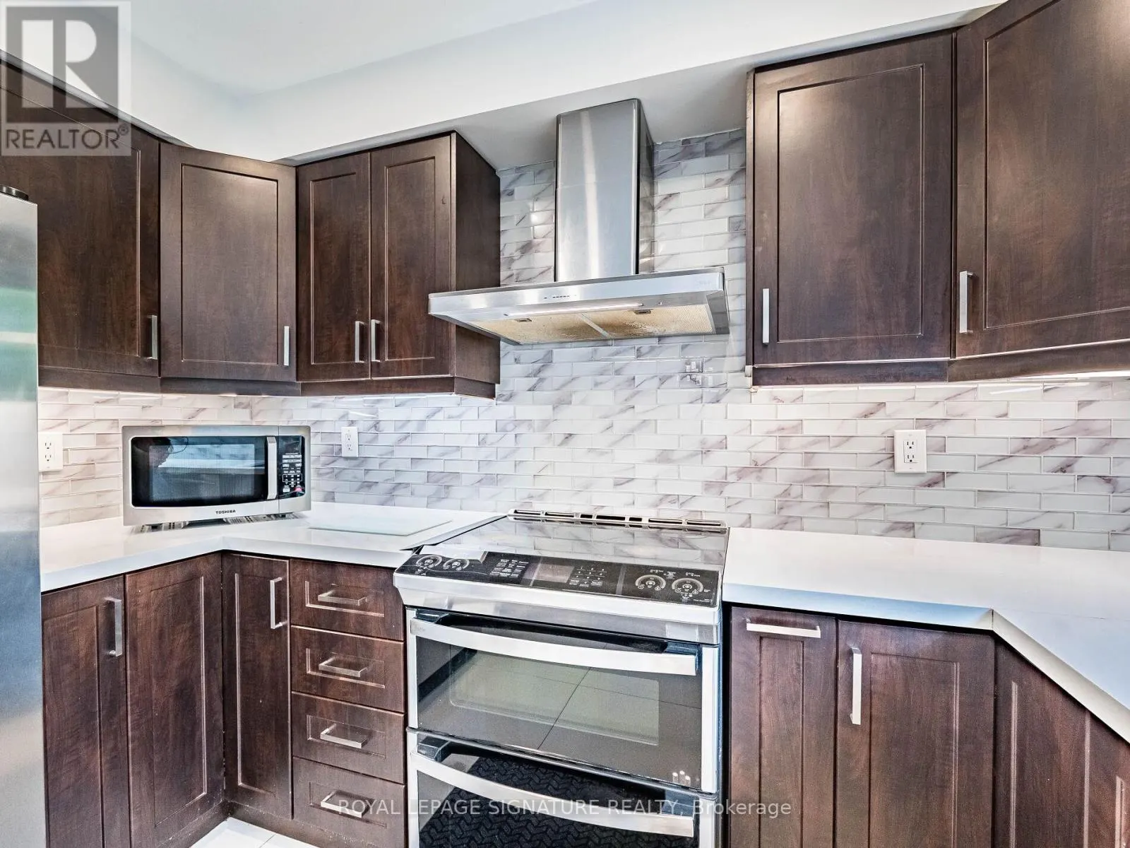 86 VALONIA DRIVE
