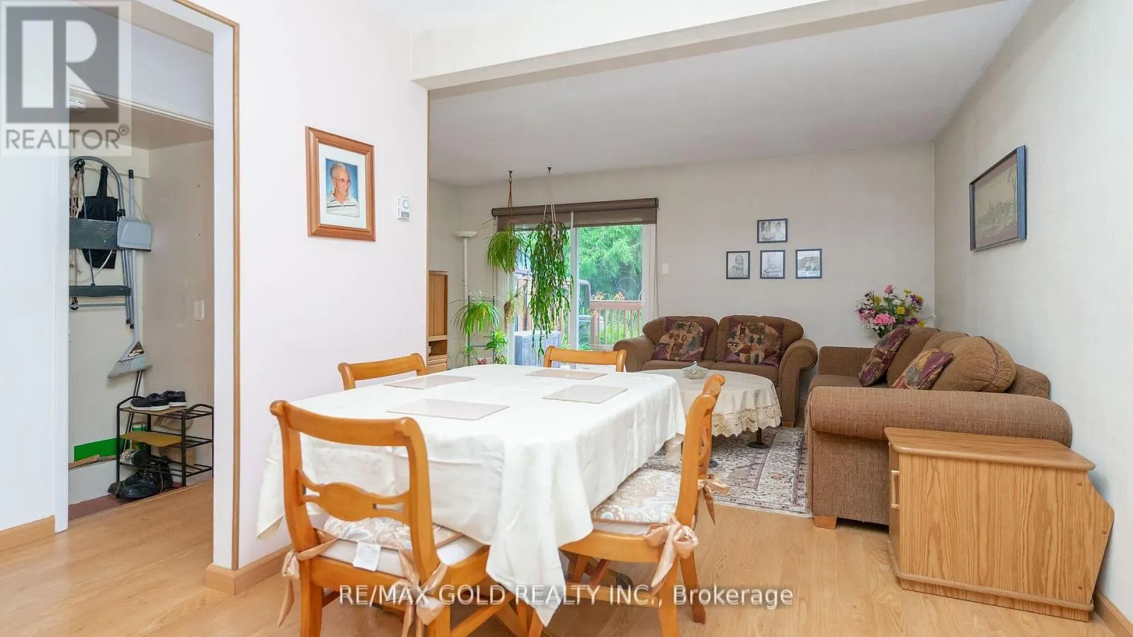 17 GREENHILLS SQUARE