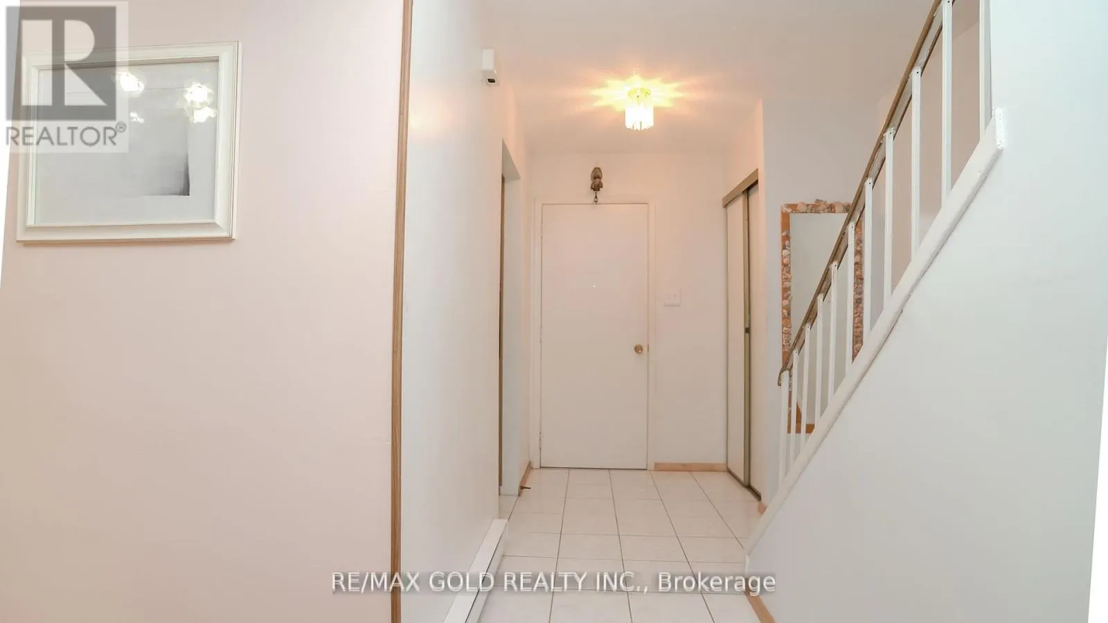 17 GREENHILLS SQUARE