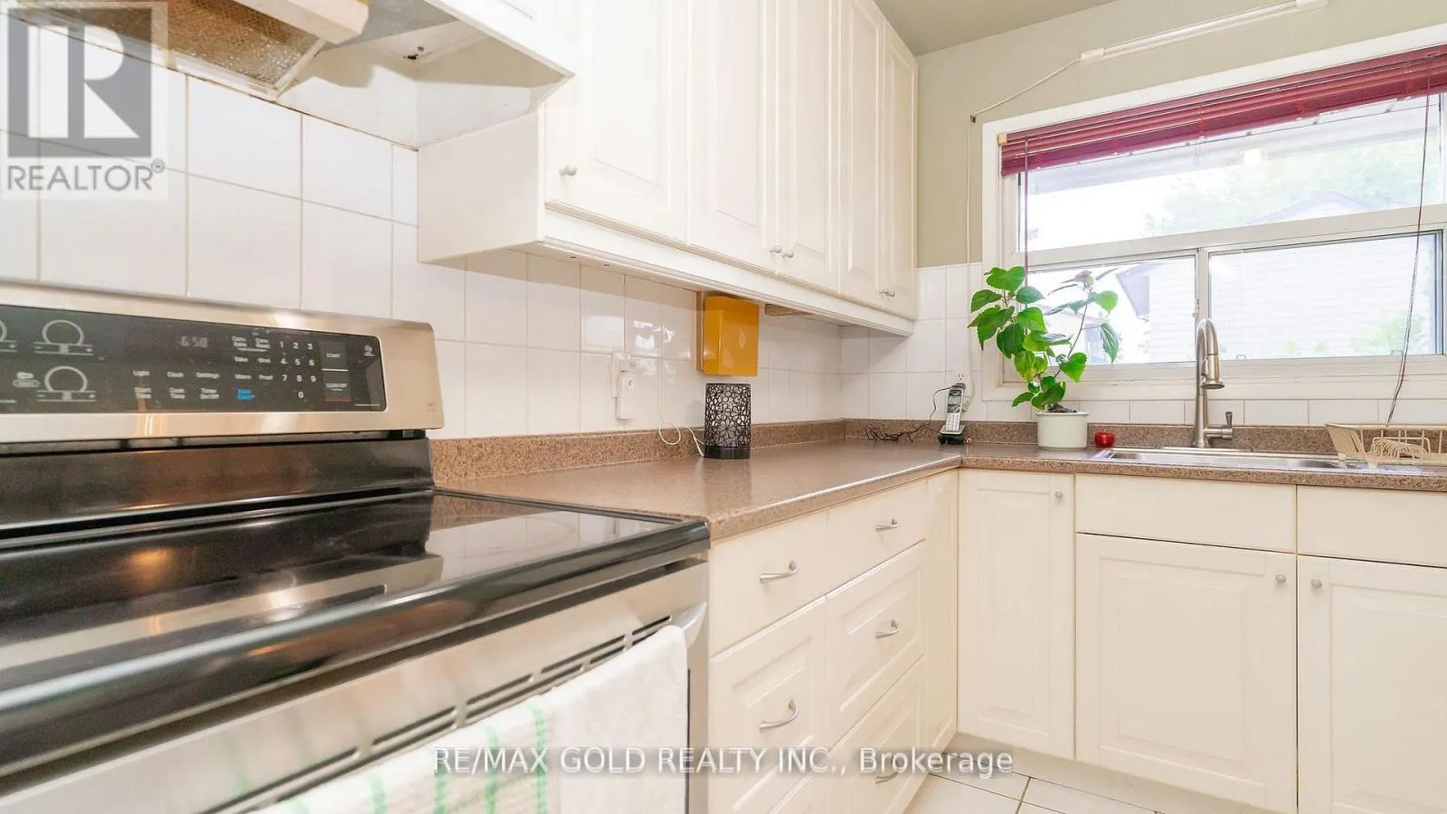 17 GREENHILLS SQUARE