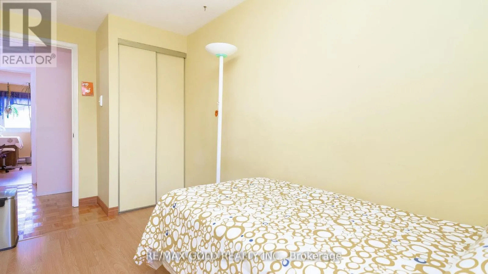 17 GREENHILLS SQUARE