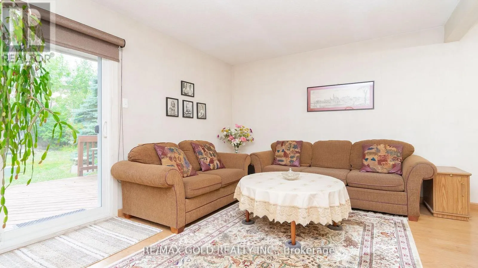 17 GREENHILLS SQUARE