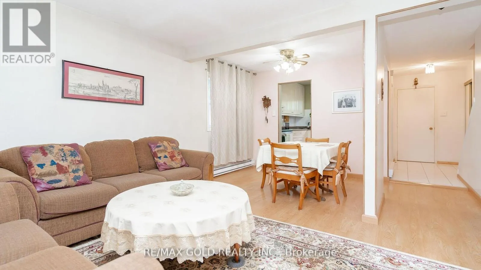 17 GREENHILLS SQUARE