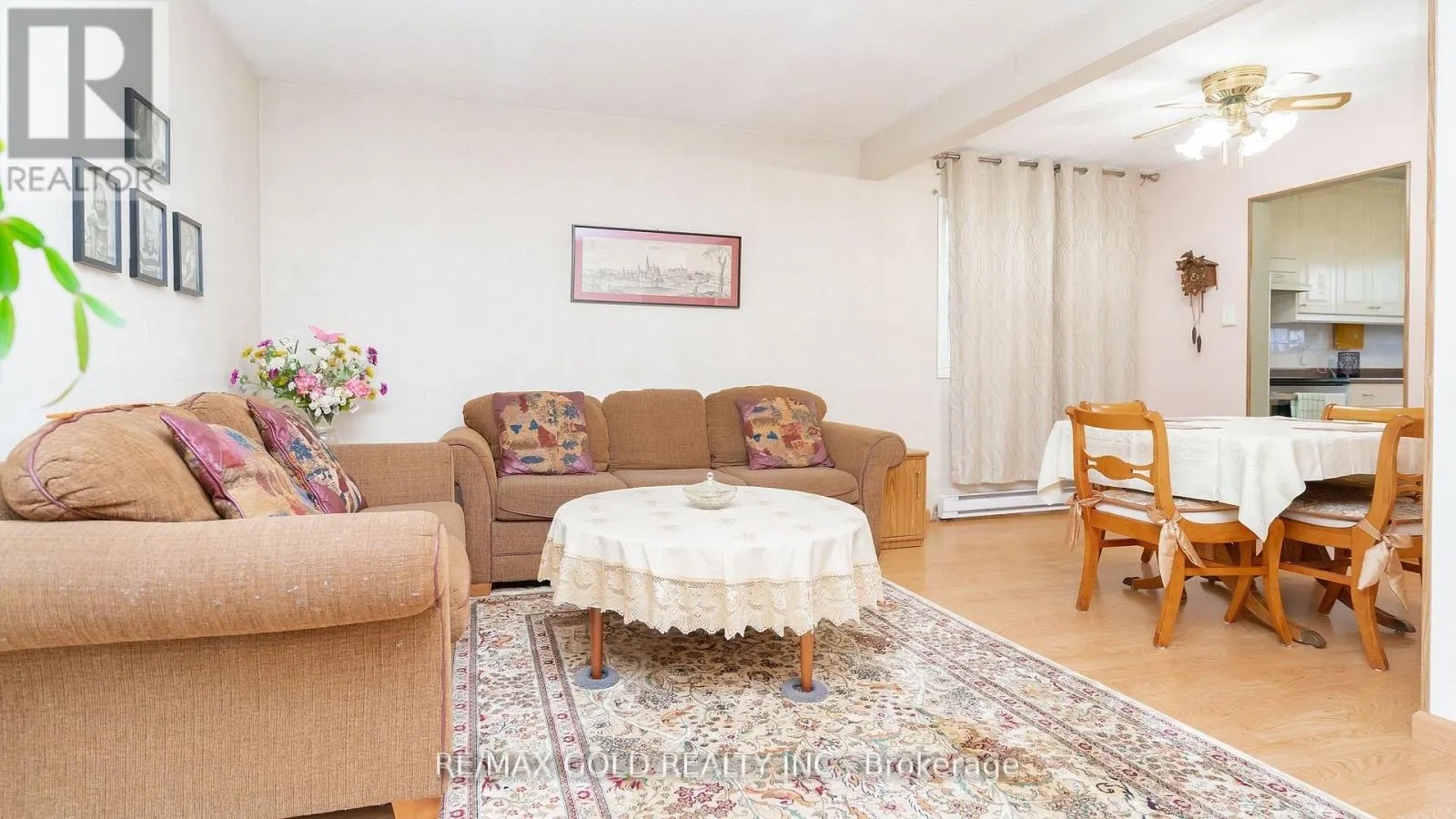17 GREENHILLS SQUARE