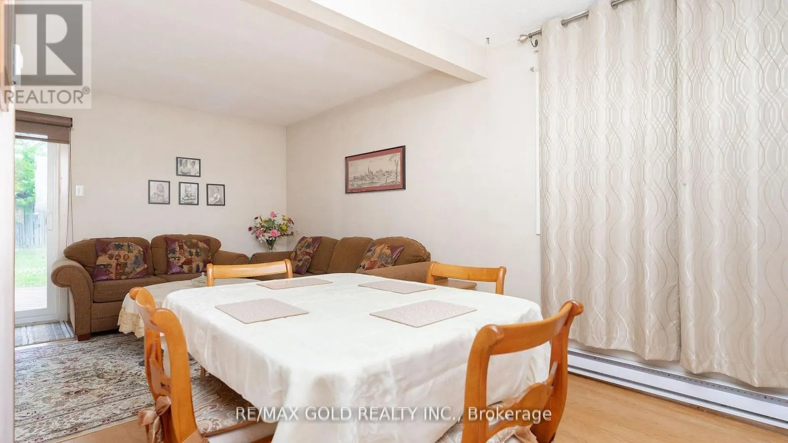 17 GREENHILLS SQUARE