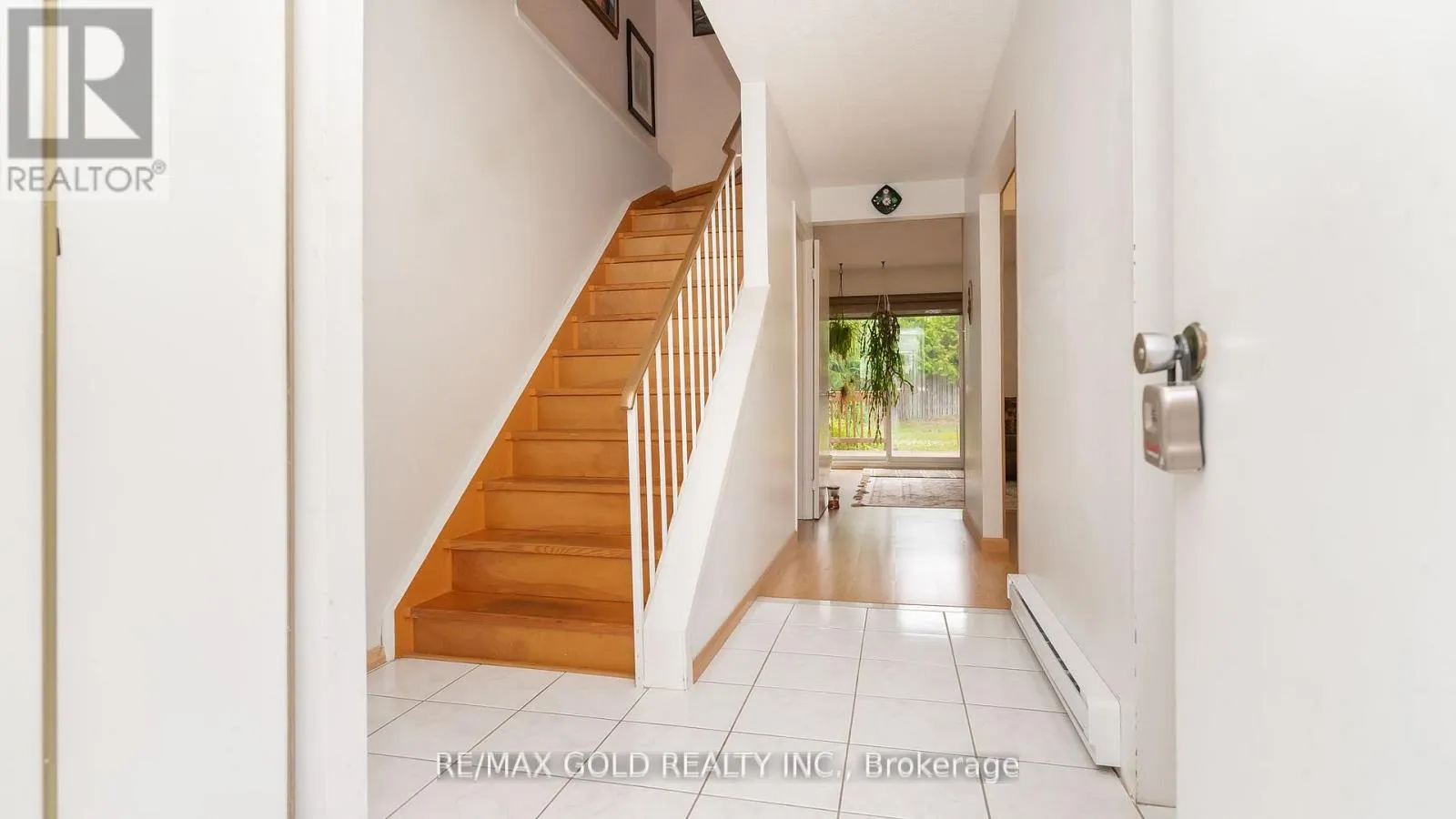 17 GREENHILLS SQUARE