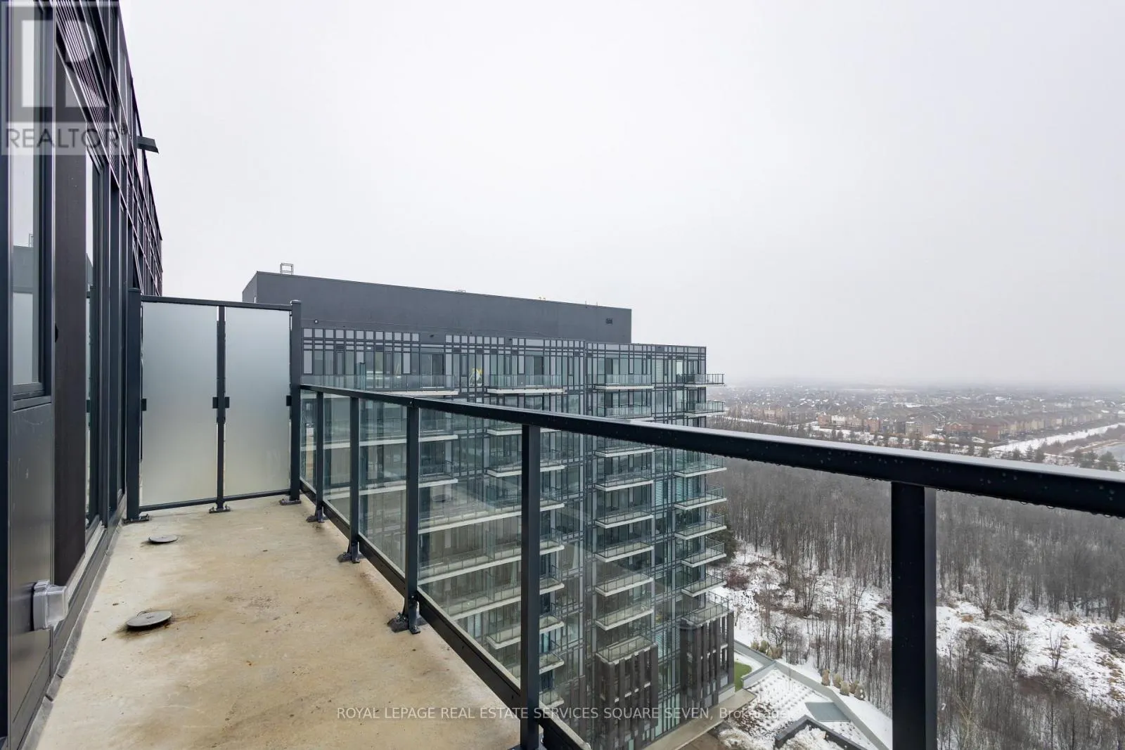 1205 - 215 VETERANS DRIVE N