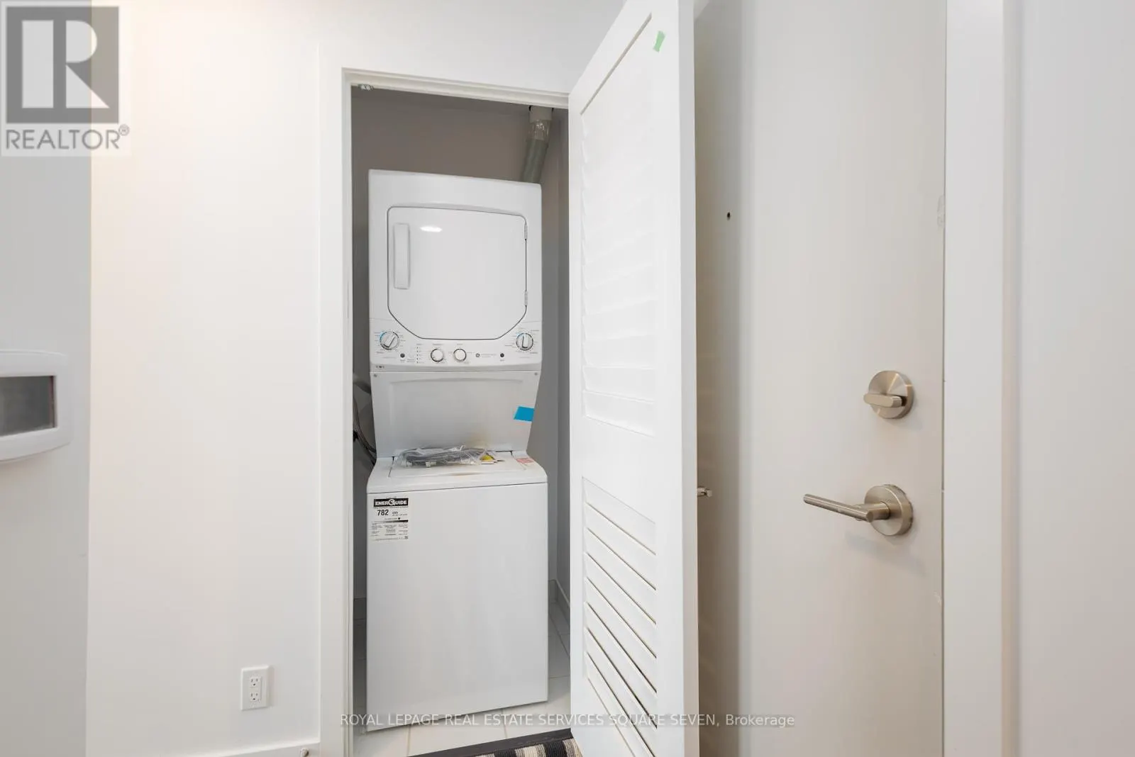 1205 - 215 VETERANS DRIVE N
