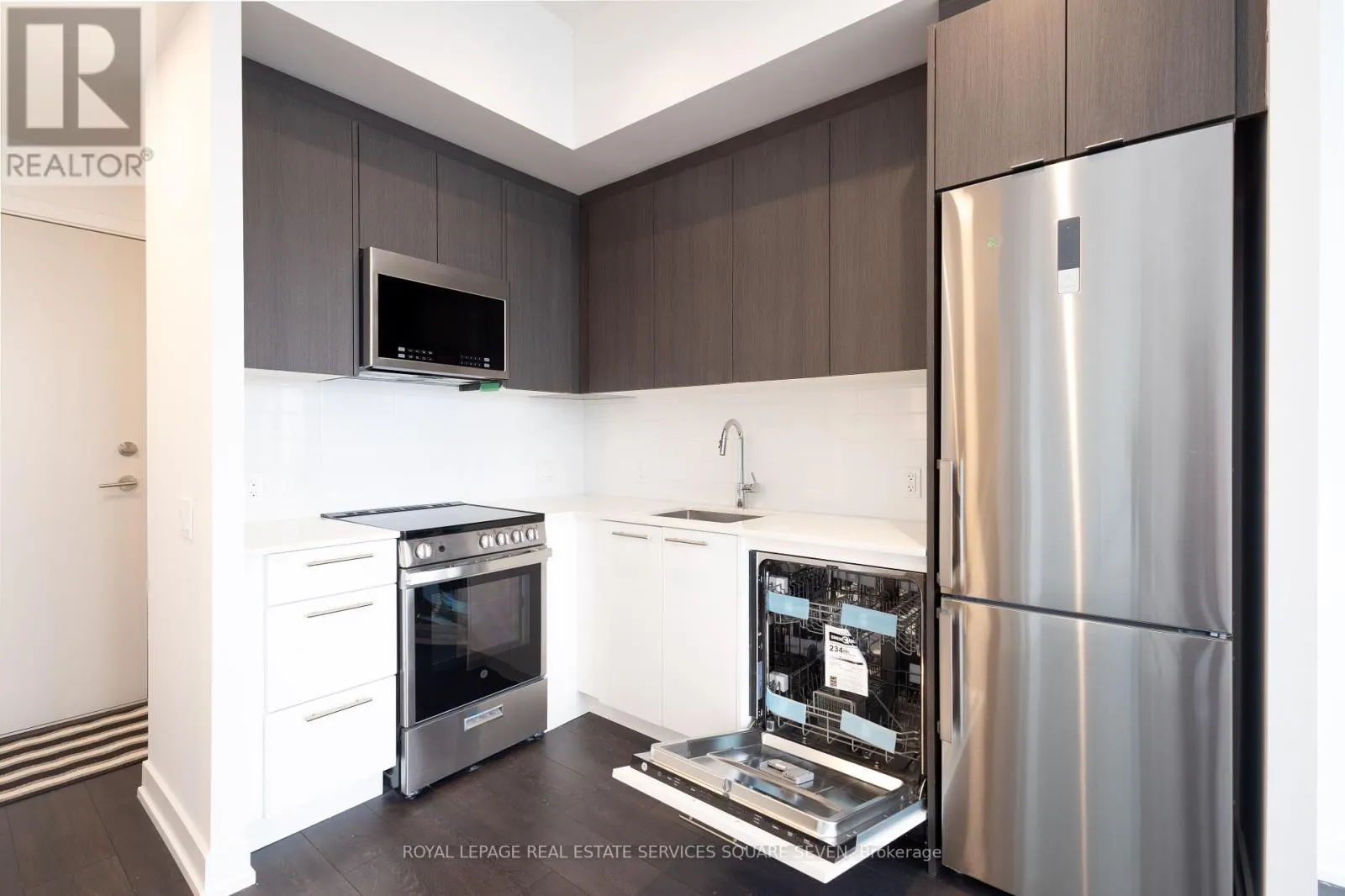 1205 - 215 VETERANS DRIVE N