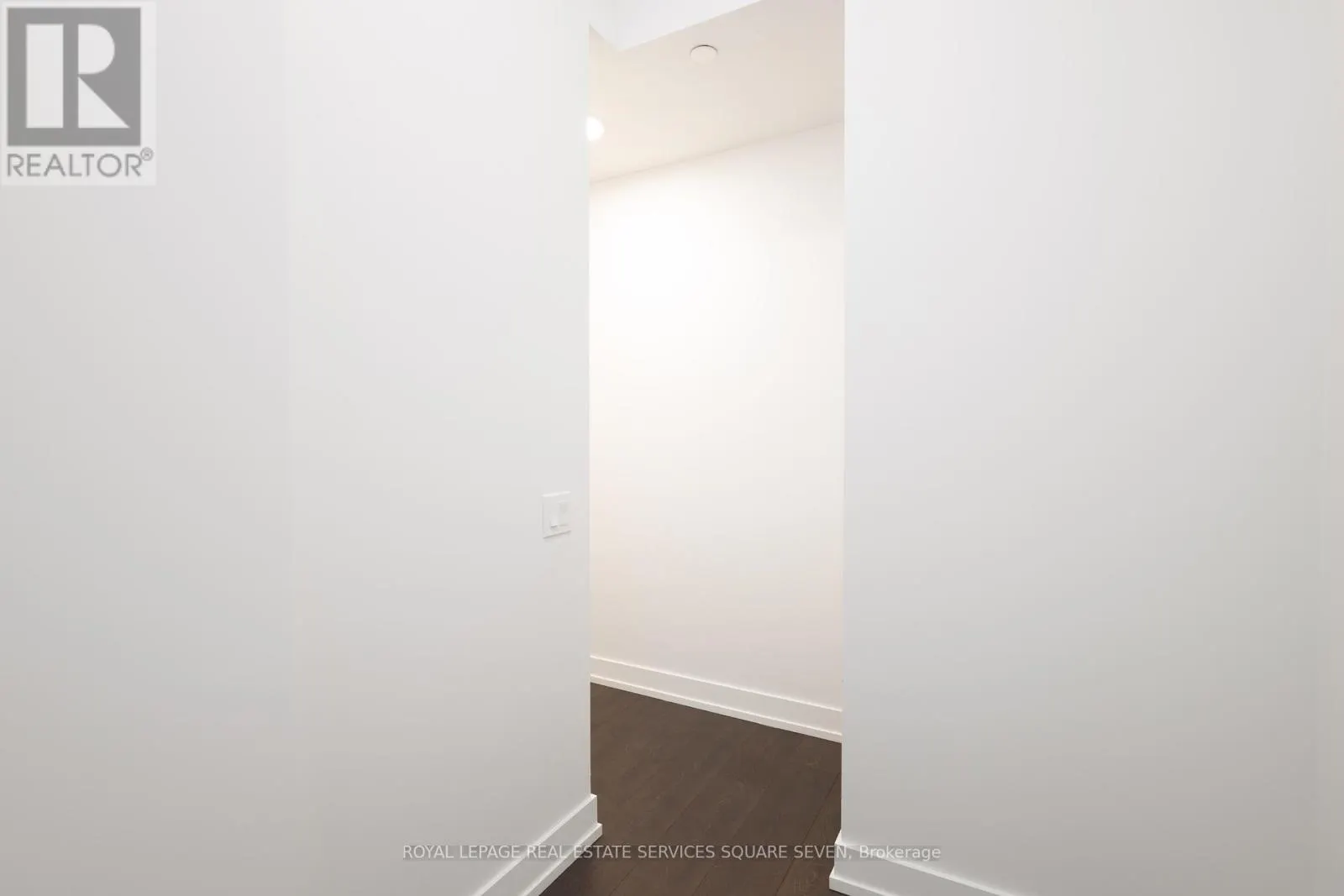 1205 - 215 VETERANS DRIVE N