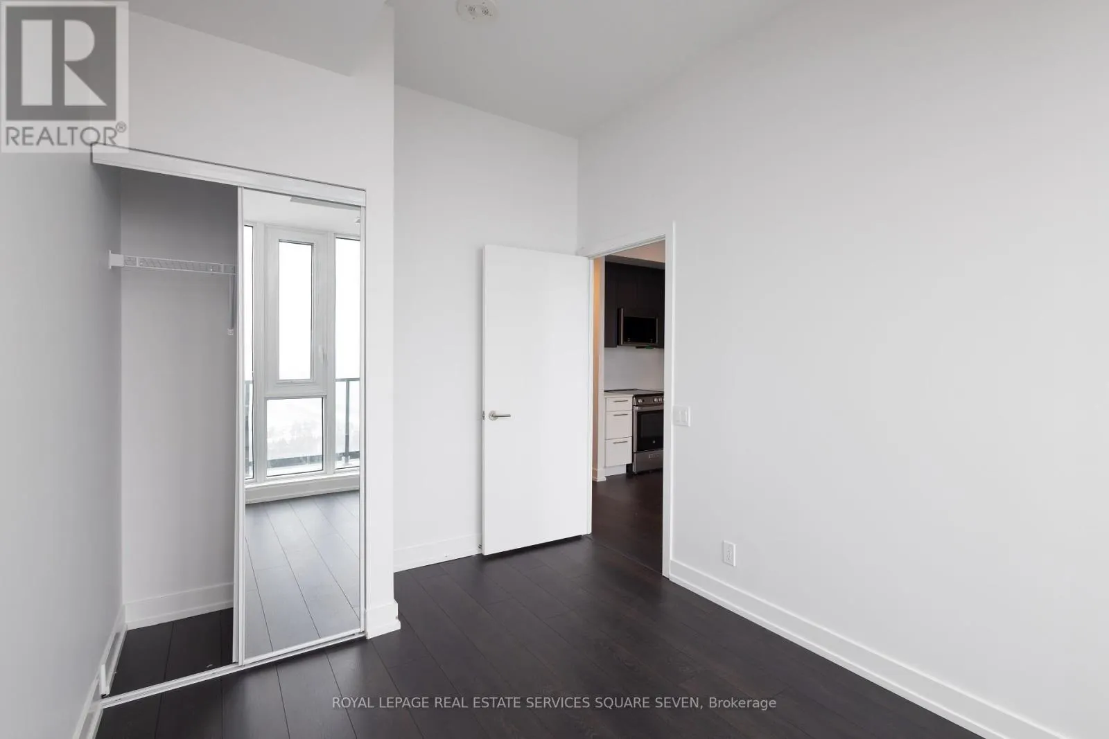 1205 - 215 VETERANS DRIVE N