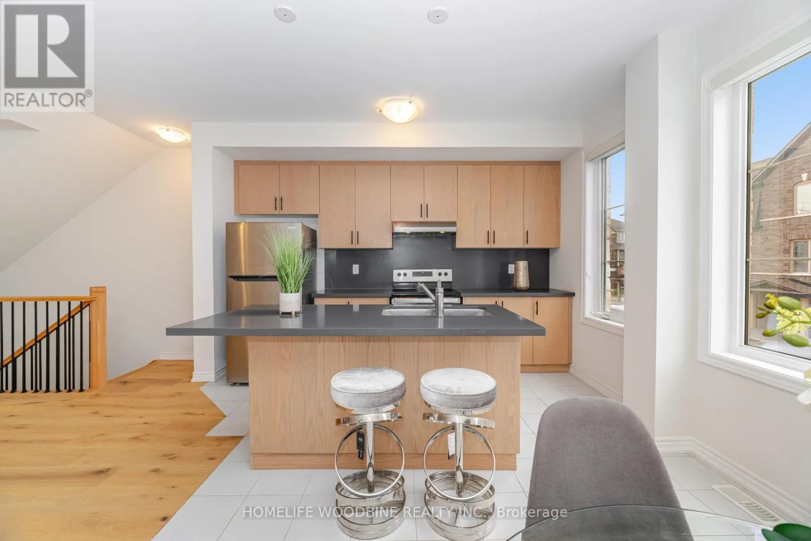 15 ARCOLA STREET