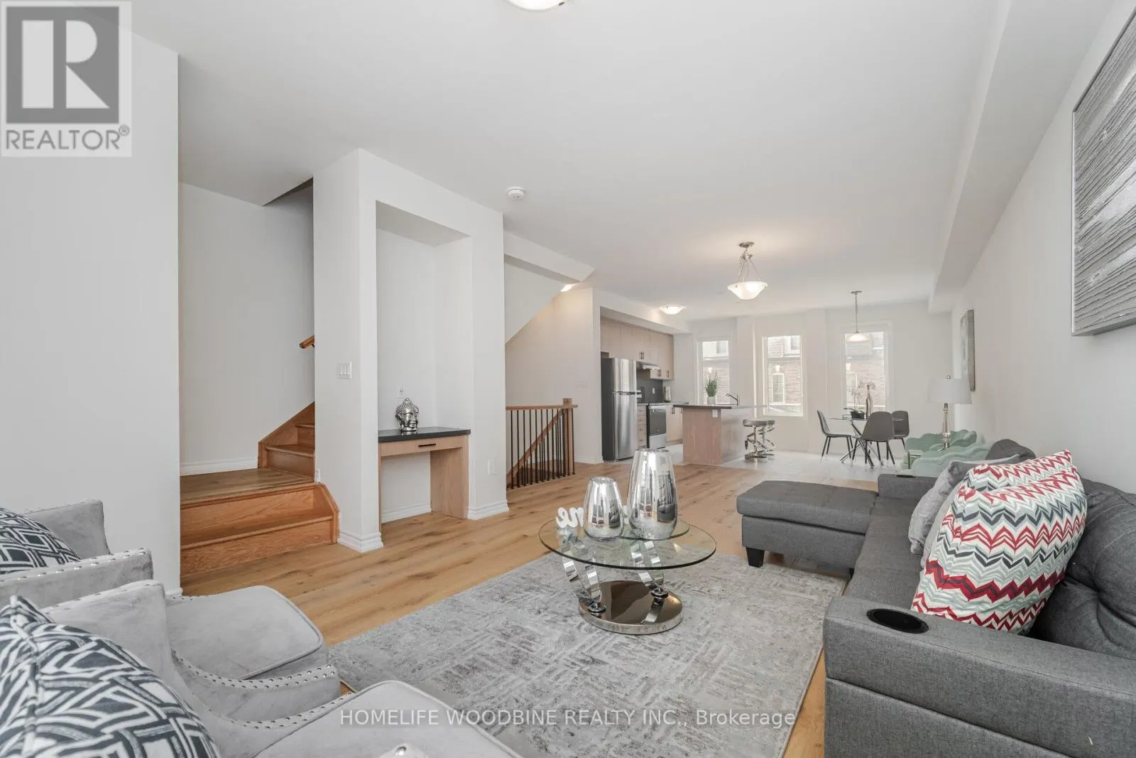 15 ARCOLA STREET