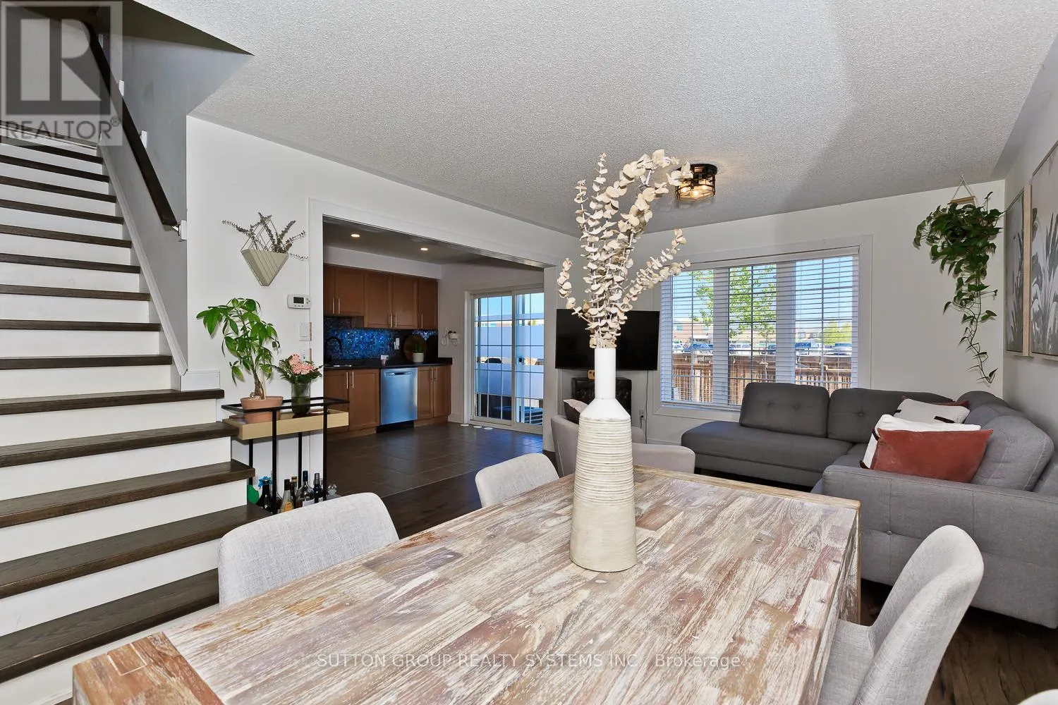 883 FOWLES COURT