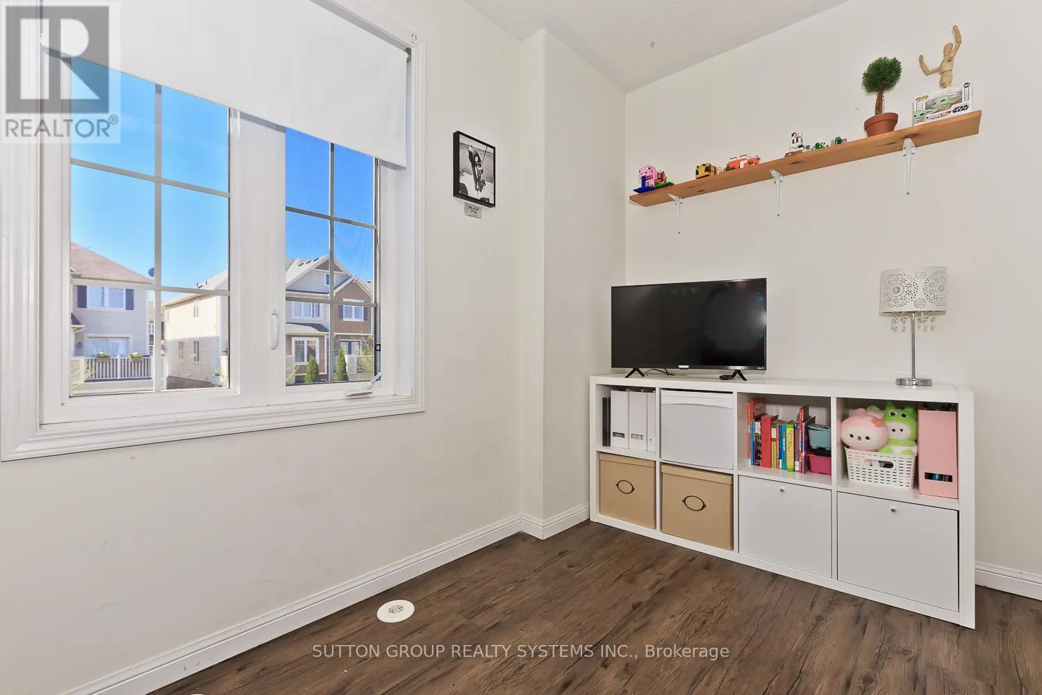 883 FOWLES COURT