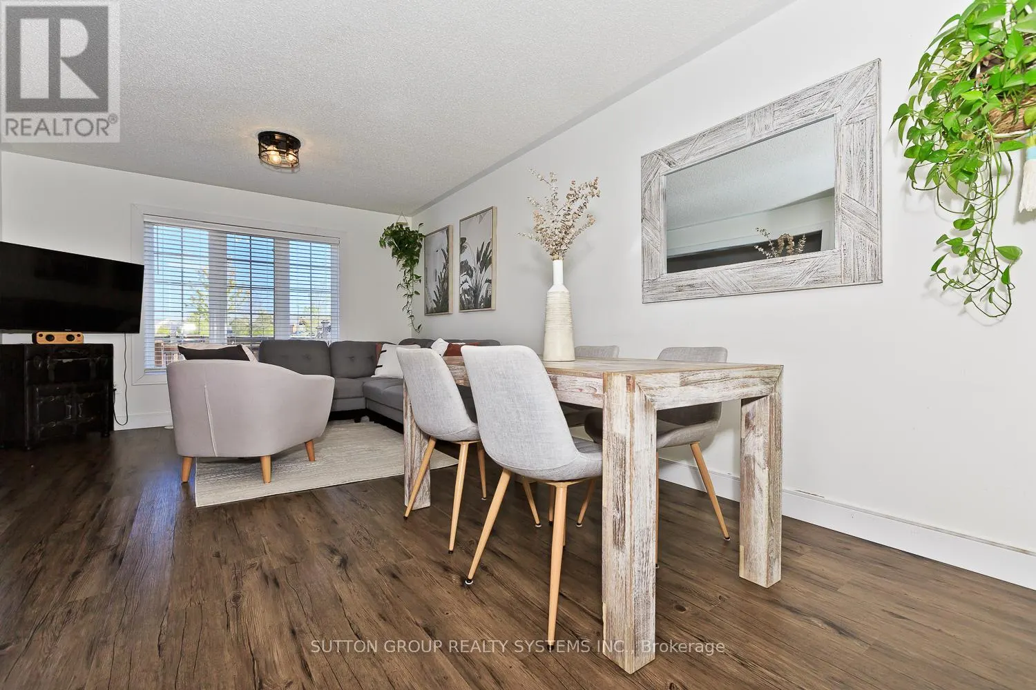 883 FOWLES COURT