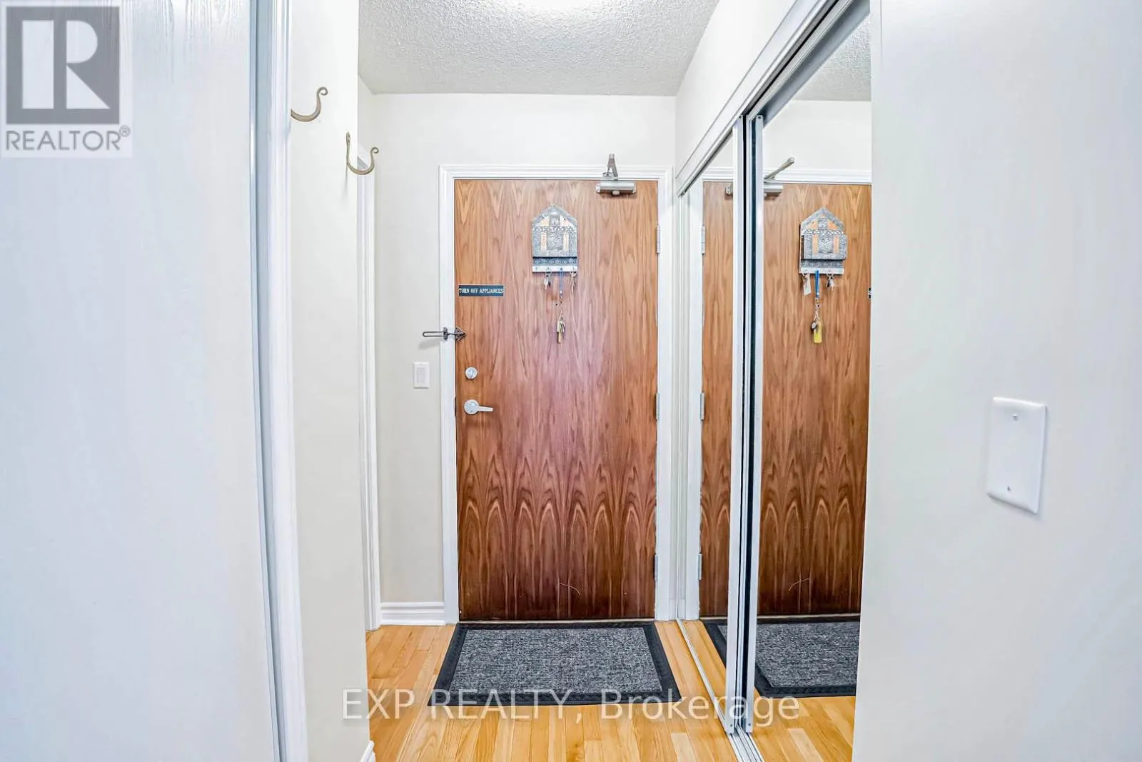 310 - 33 ELM DRIVE W