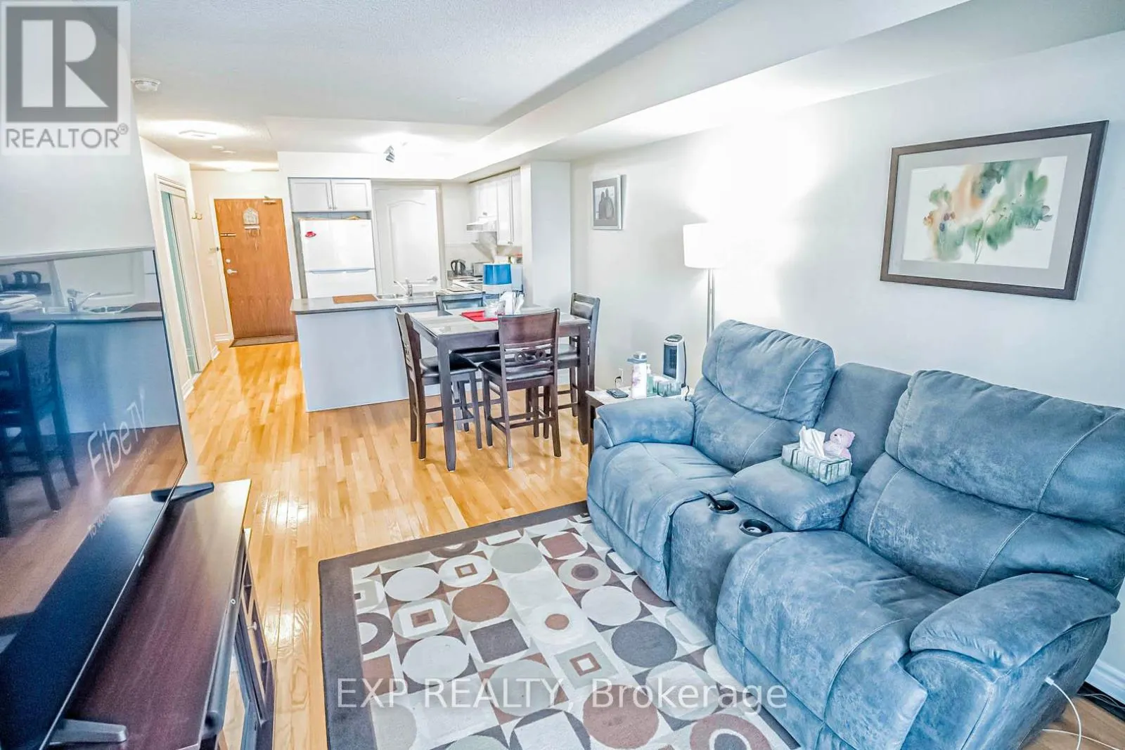 310 - 33 ELM DRIVE W
