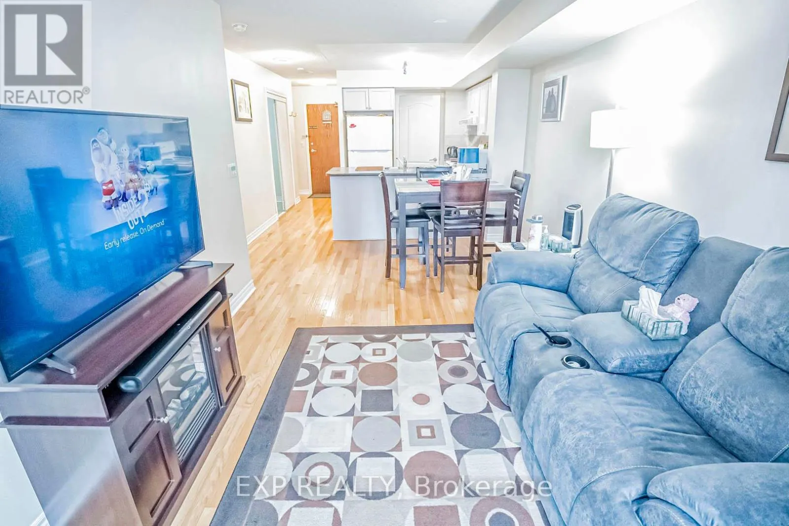 310 - 33 ELM DRIVE W