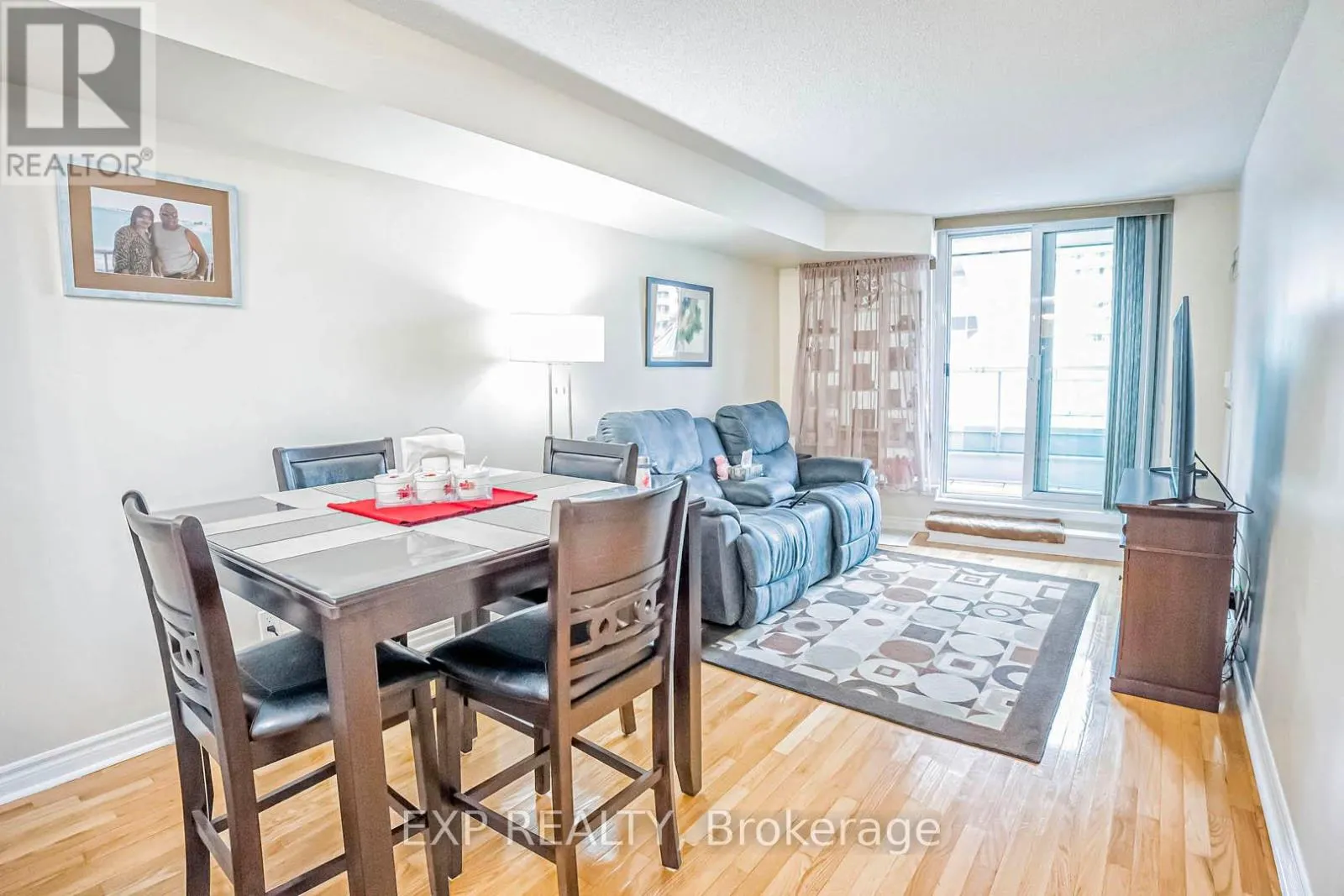 310 - 33 ELM DRIVE W