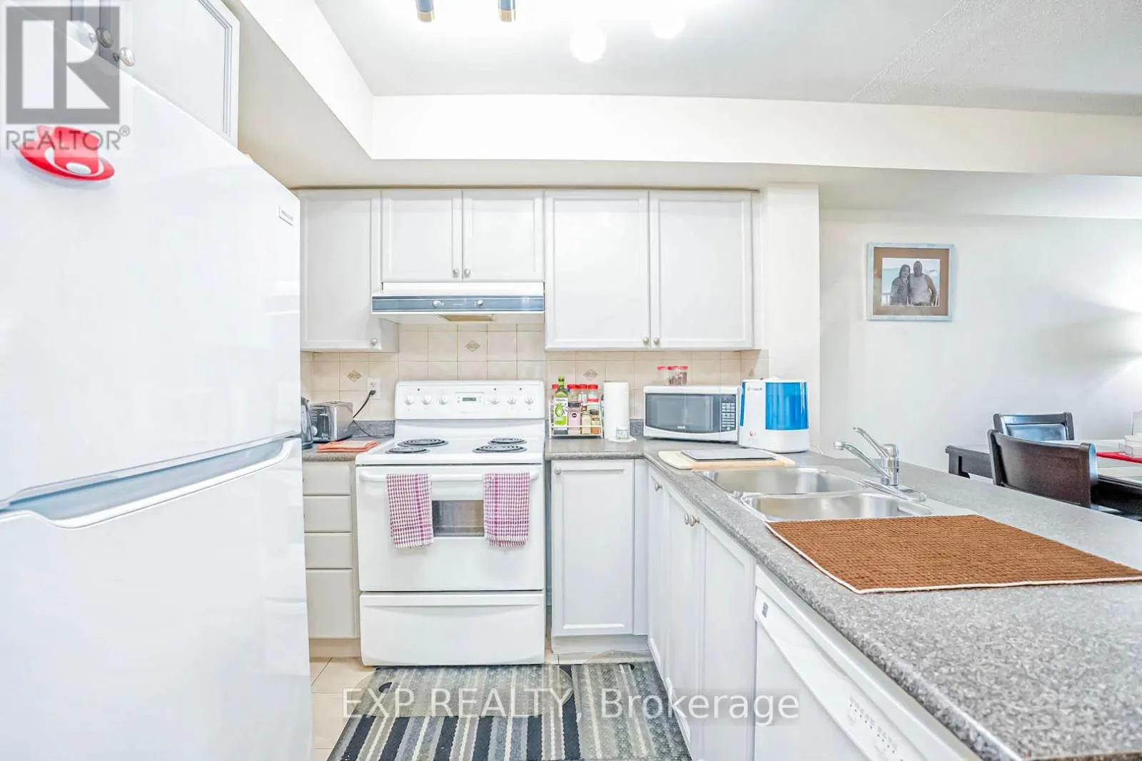 310 - 33 ELM DRIVE W