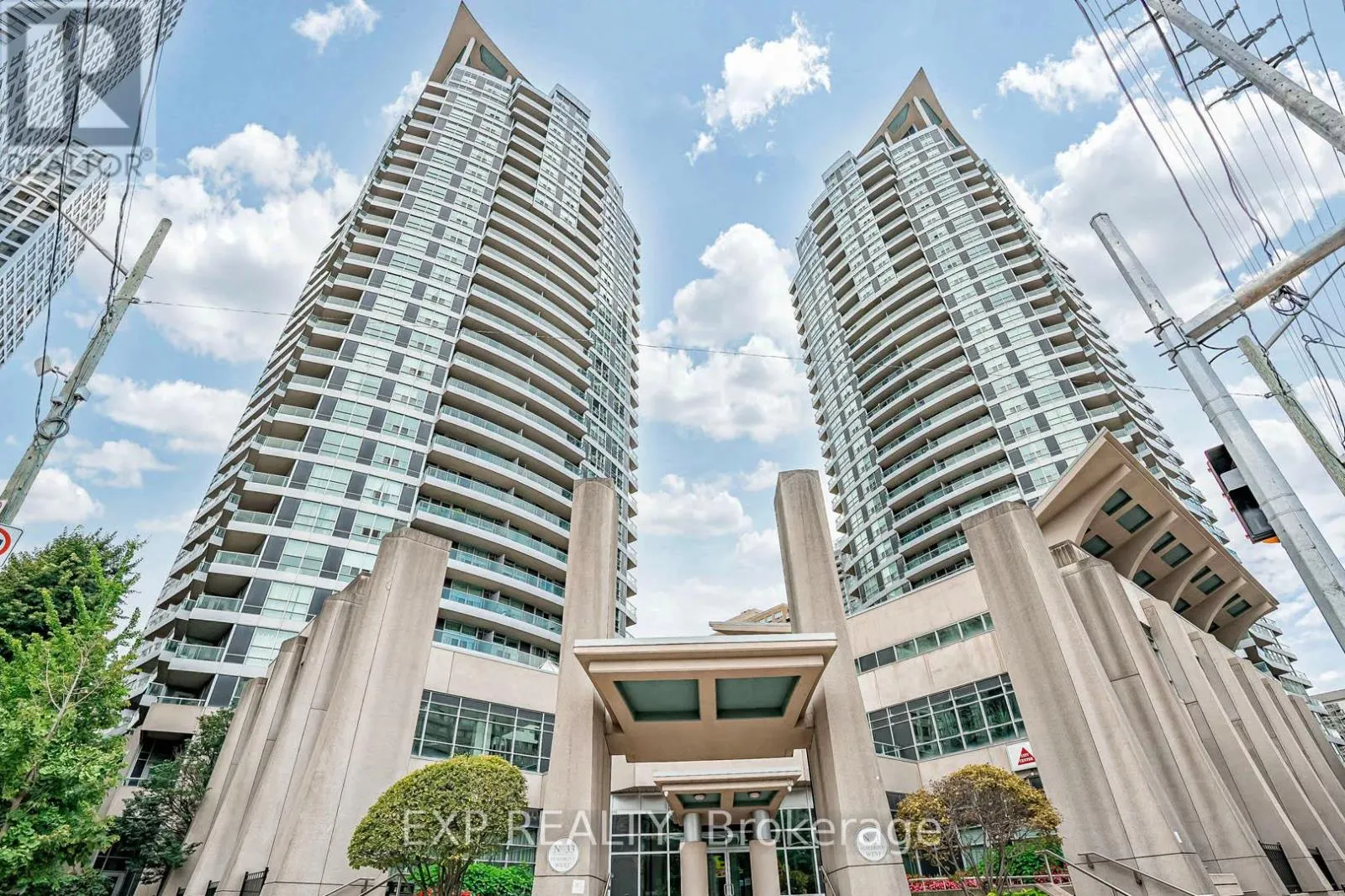 310 - 33 ELM DRIVE W
